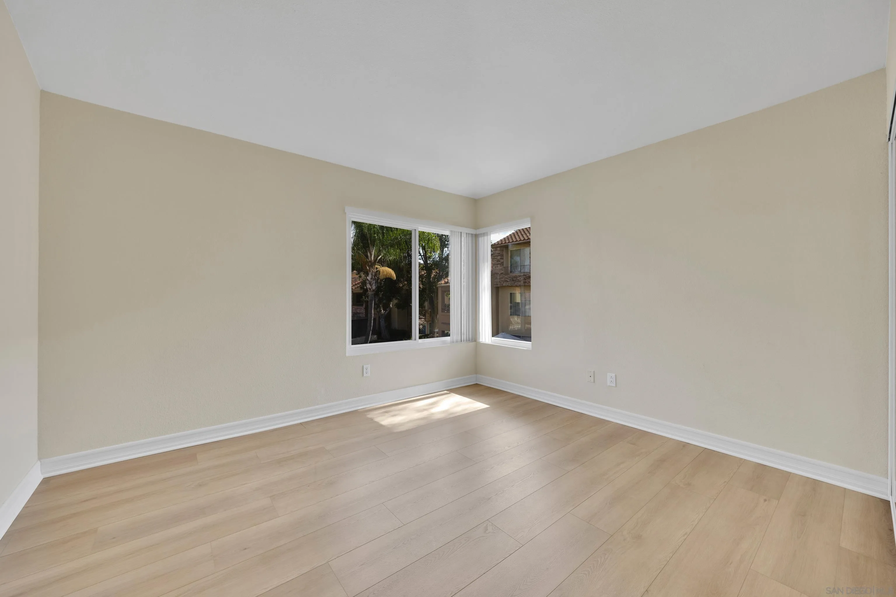 https://cdn.realtyfeed.com/cdn/127/250041329/25ef112d933451146bffc10c9c972dd8.webp