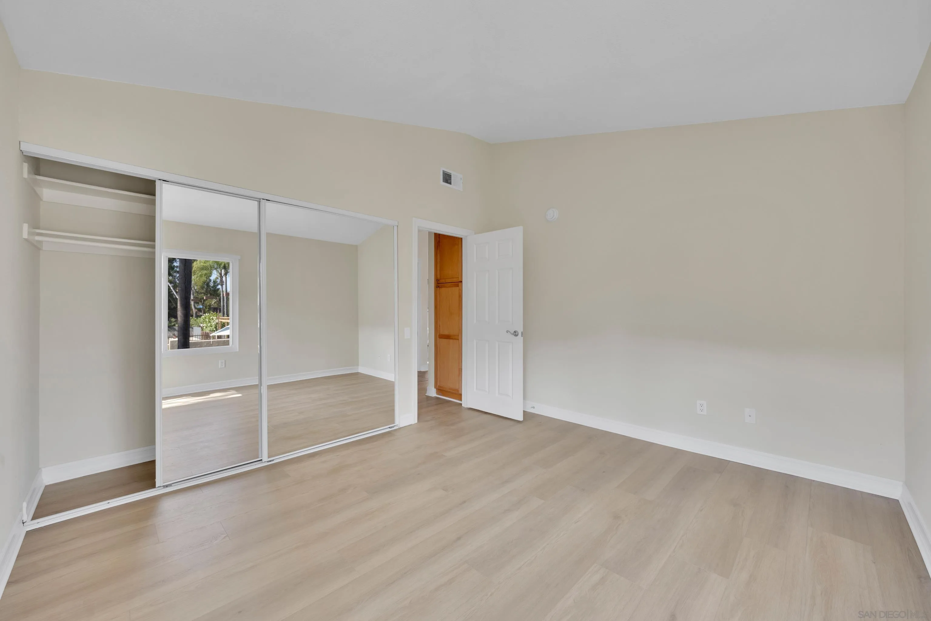 https://cdn.realtyfeed.com/cdn/127/250041329/c76dd58486add2e00291dfb56d6bf8e2.webp