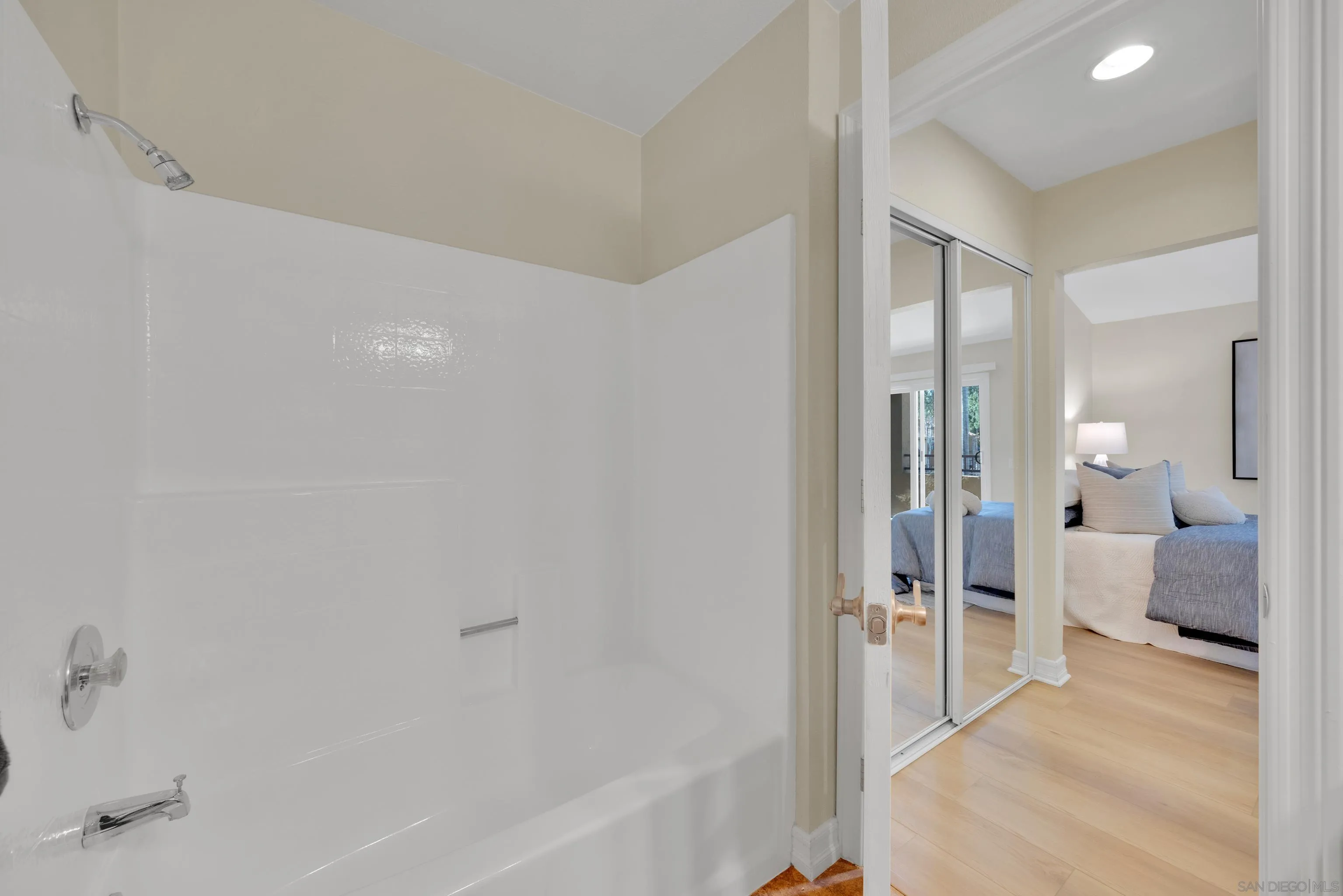 https://cdn.realtyfeed.com/cdn/127/250041329/f0a2fe435db0eaa36c1103e57d24f386.webp