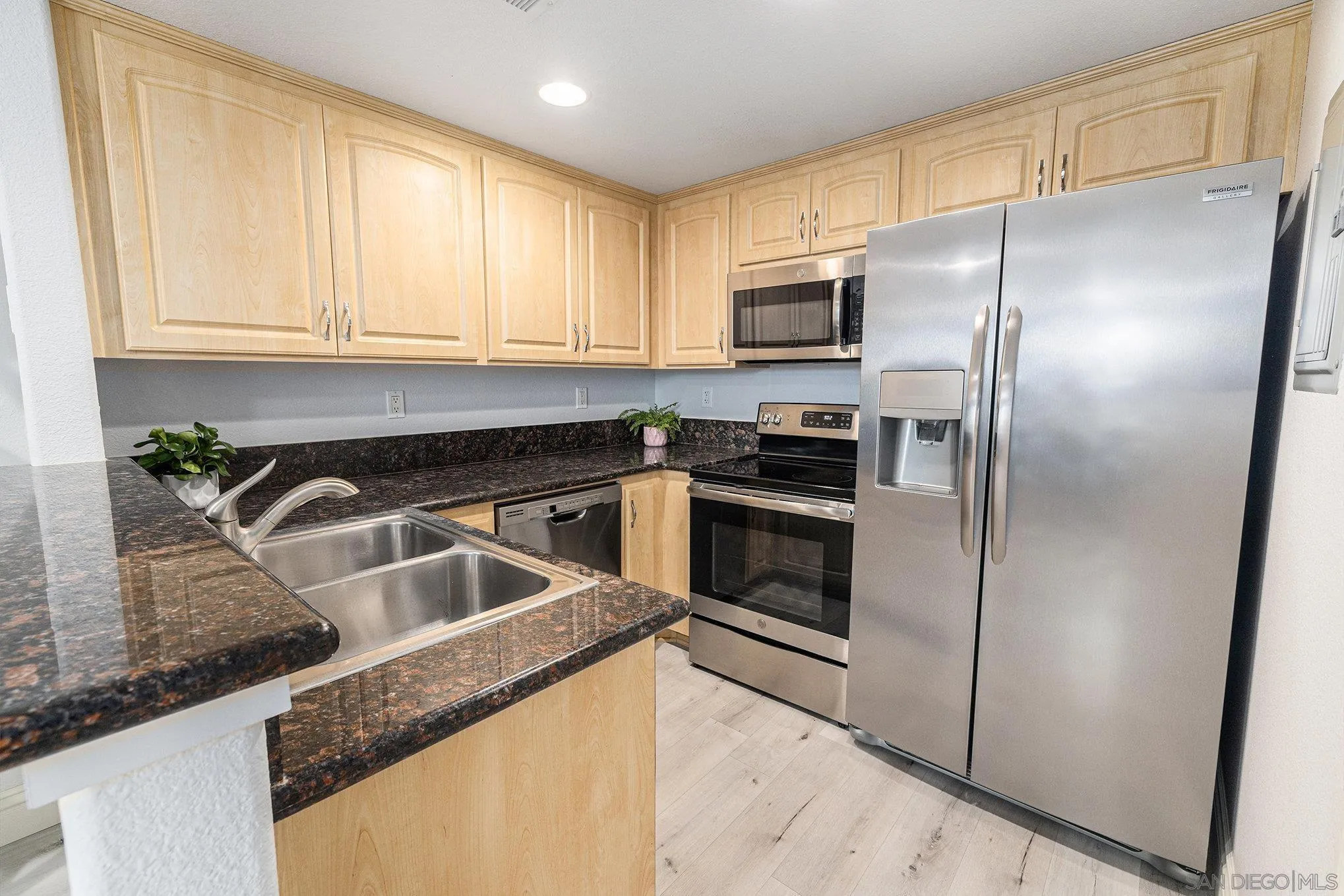 Photo #5: 250041331 Listing 