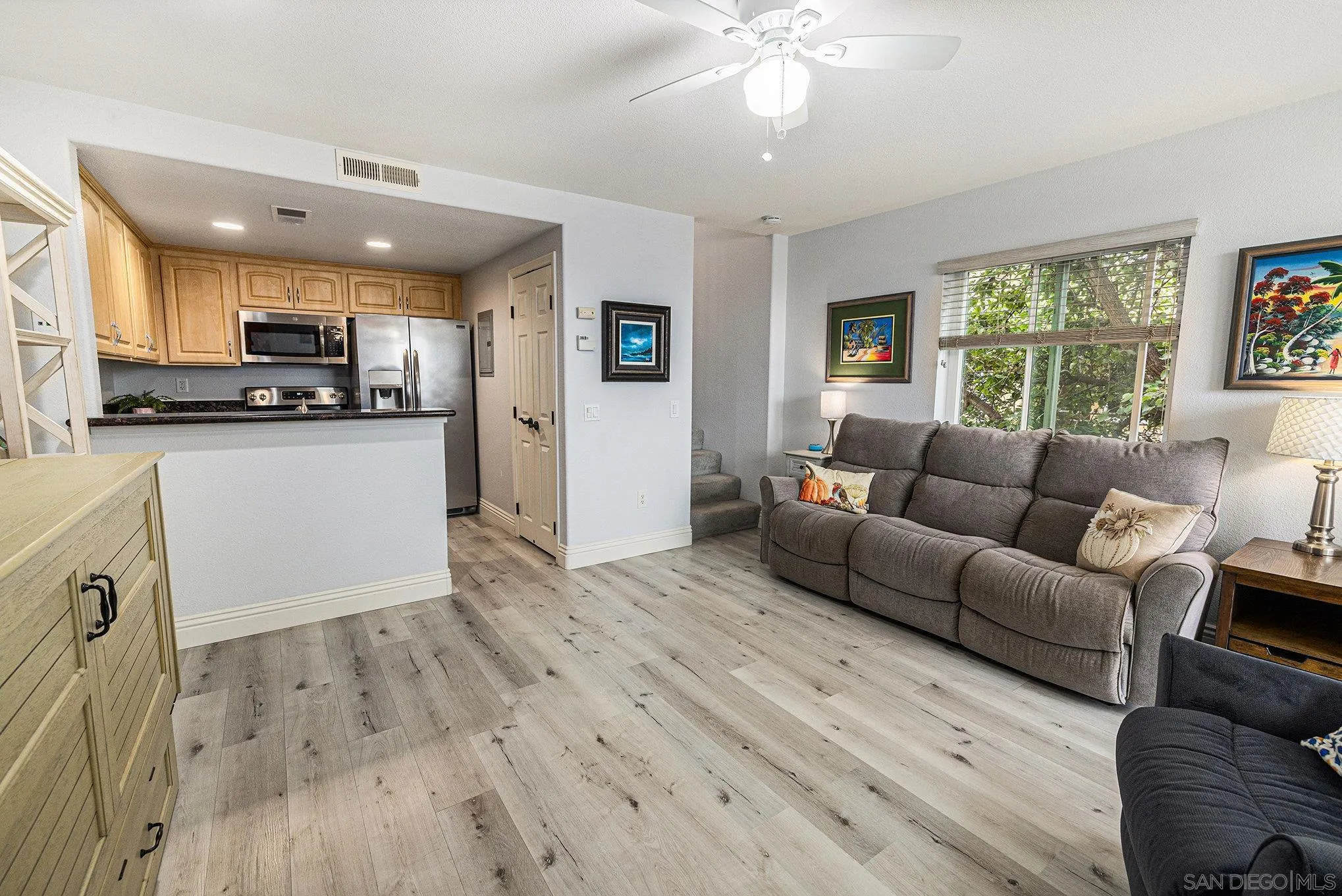 Photo #3: 250041331 Listing 