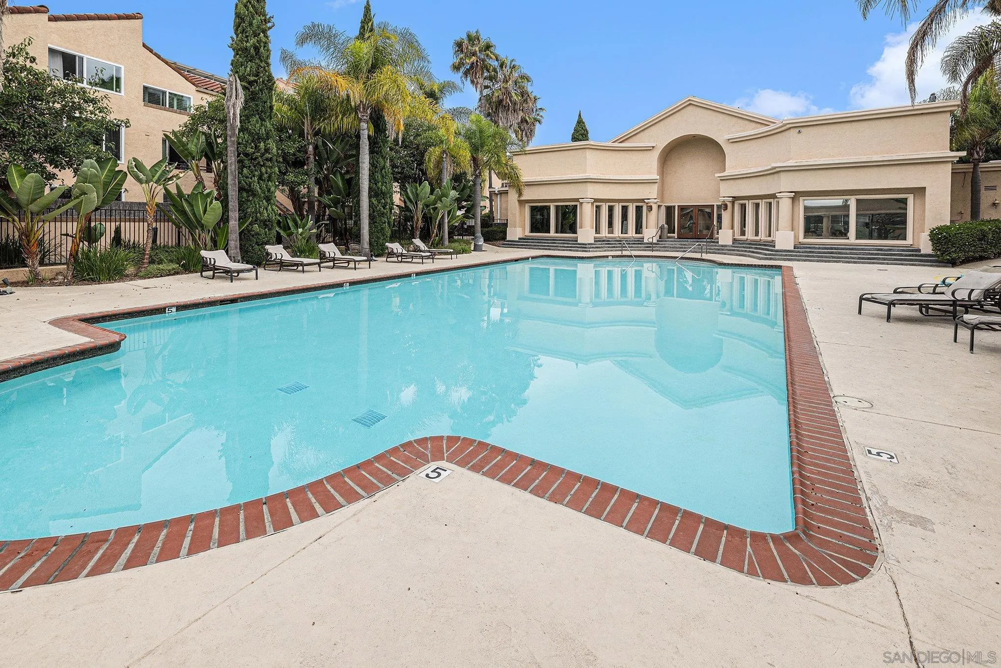 https://cdn.realtyfeed.com/cdn/127/250041331/81184081b7f110e8d02650f785e4fc91.webp
