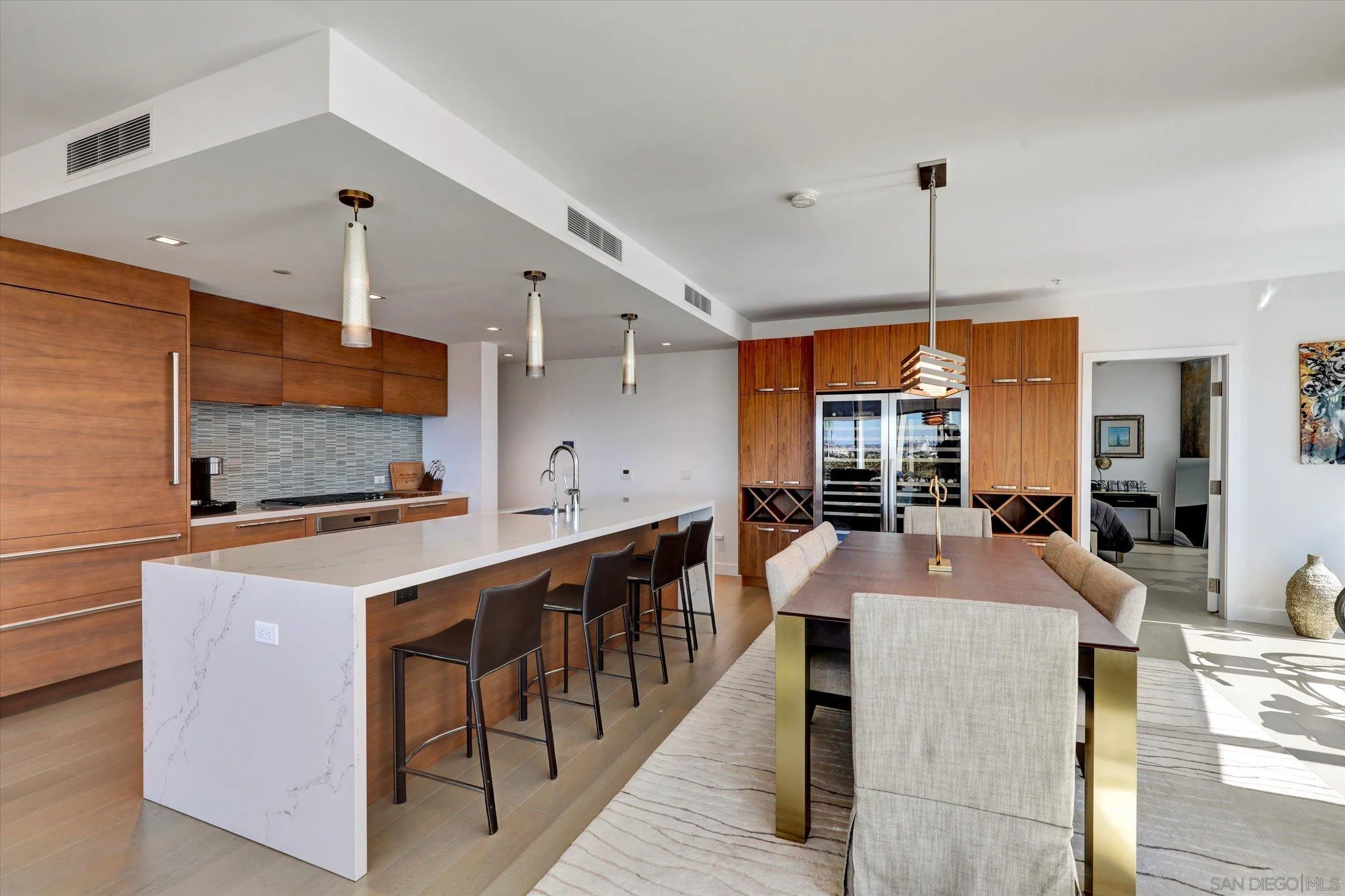 Photo #2: 250041332 Listing 