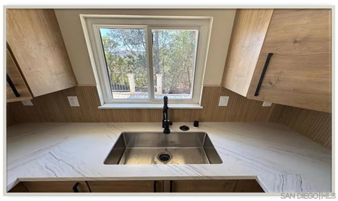 https://cdn.realtyfeed.com/cdn/127/250041333/10e79af8d9d5b27bee0aef7ba03b82f6.webp