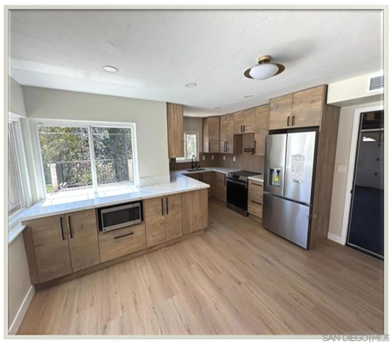 https://cdn.realtyfeed.com/cdn/127/250041333/6cb537704b5b21d88cb17e657a886d77.webp