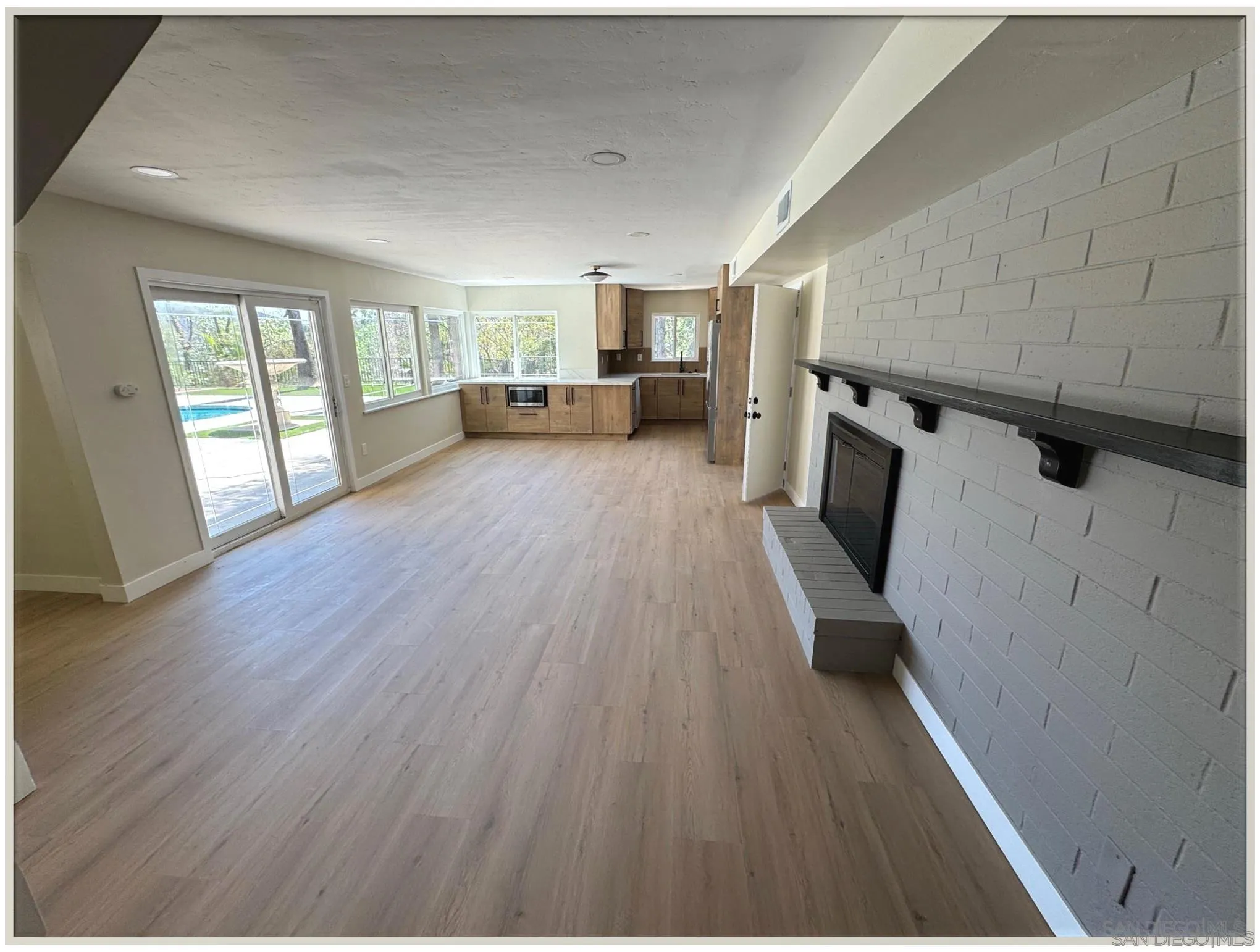https://cdn.realtyfeed.com/cdn/127/250041333/cb9b86f11e8b9664aa499620df99d7ff.webp