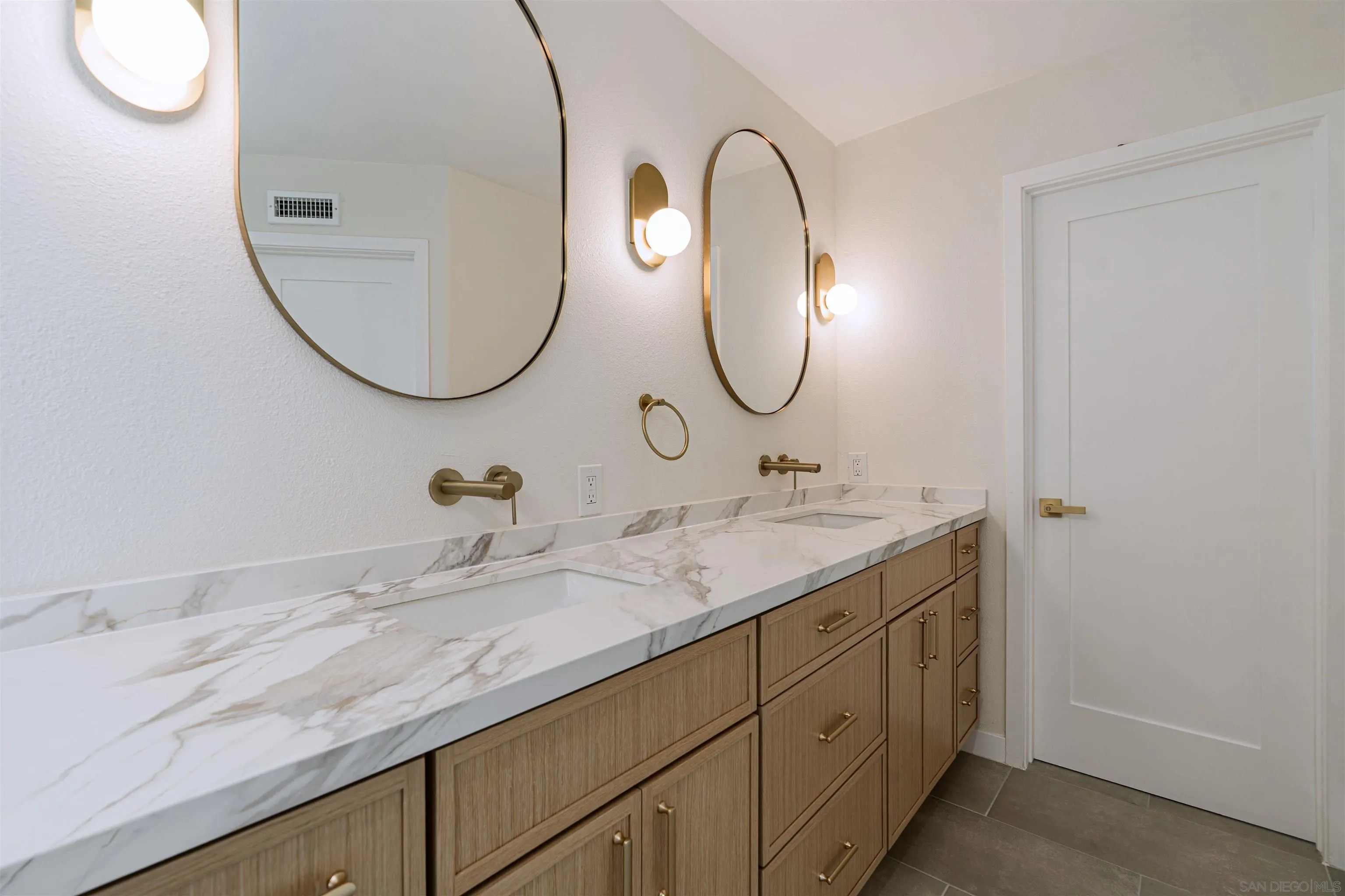 https://cdn.realtyfeed.com/cdn/127/250041336/3167b105375f747509d4b9c9b4a33a9a.webp