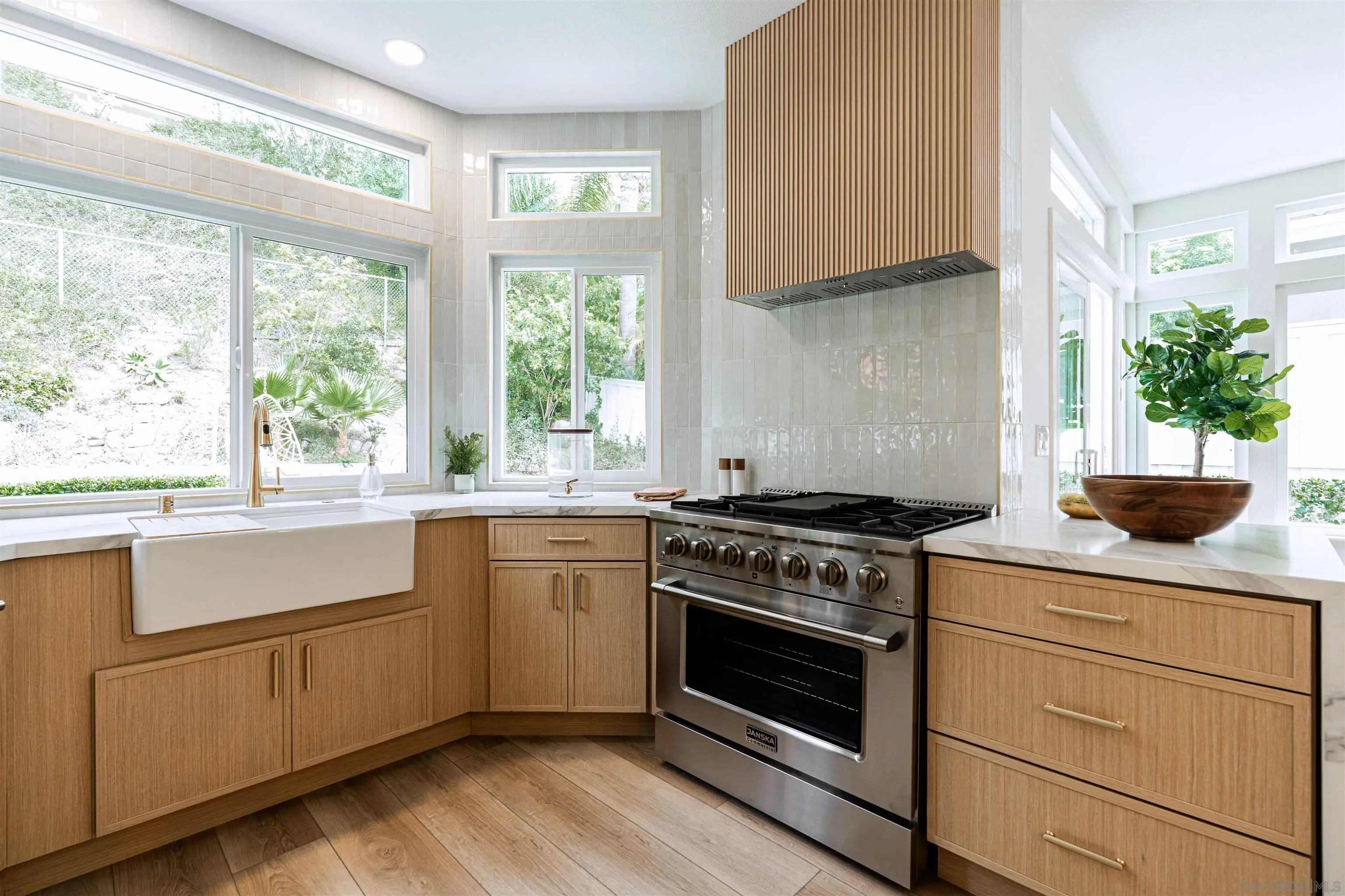 https://cdn.realtyfeed.com/cdn/127/250041336/c6c7b3456d9180e354563655cf487c5e.webp