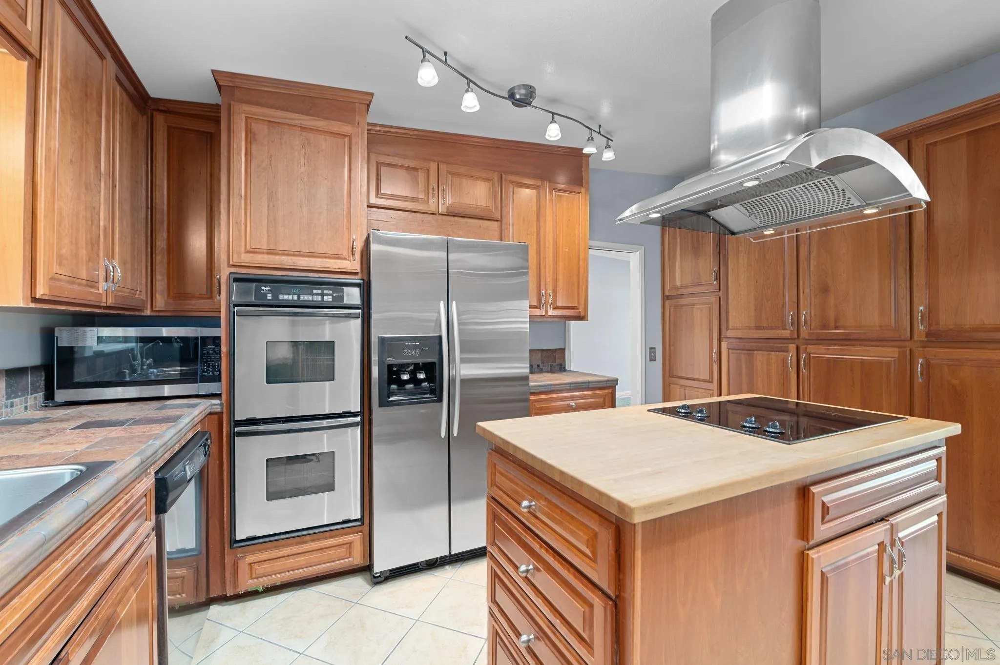 https://cdn.realtyfeed.com/cdn/127/250041337/561aacc36d8f7b805460fa3d3d1d87a6.webp