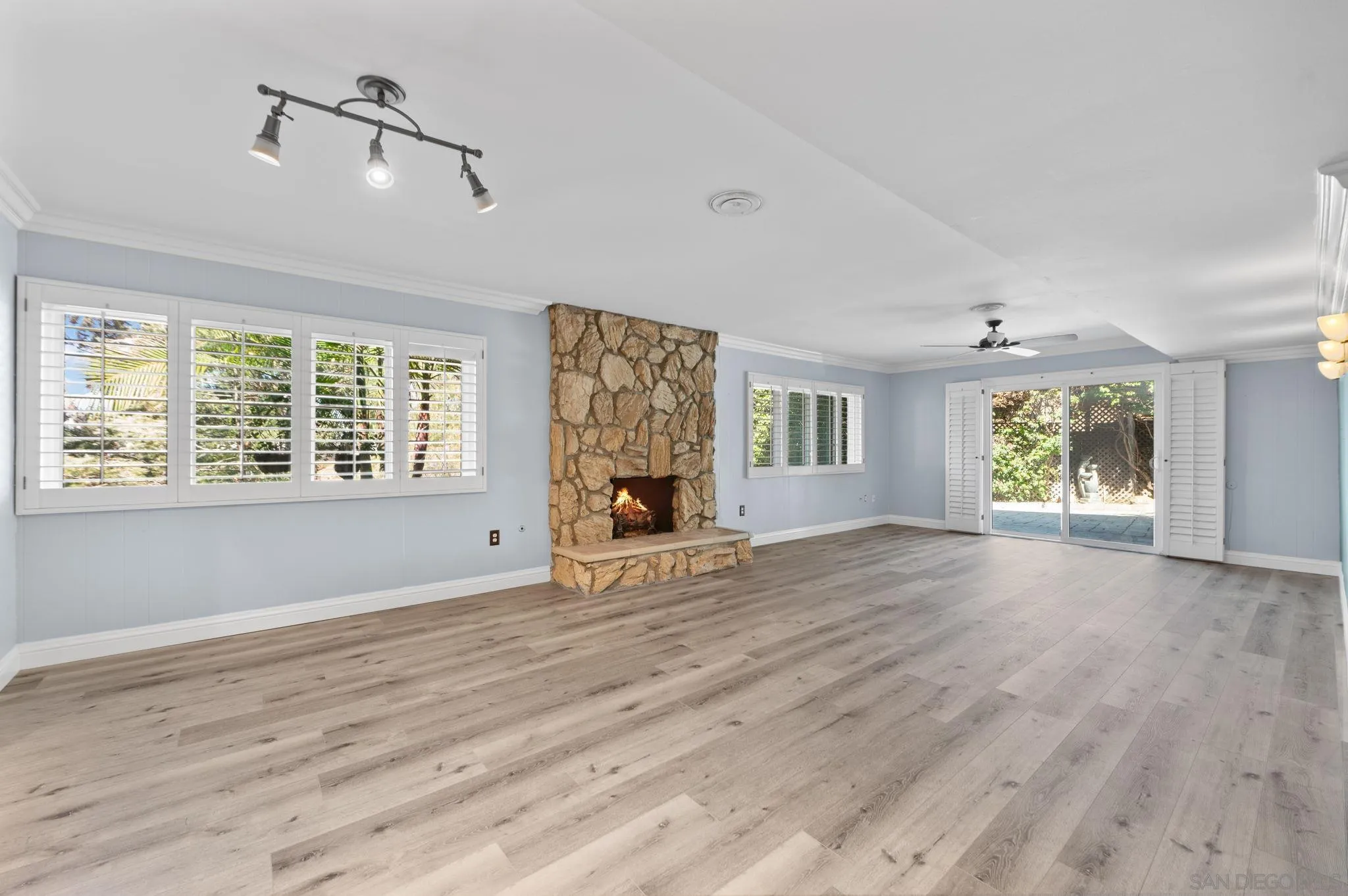 https://cdn.realtyfeed.com/cdn/127/250041337/84783b0cd8974dd9d1e49c498cc1f205.webp
