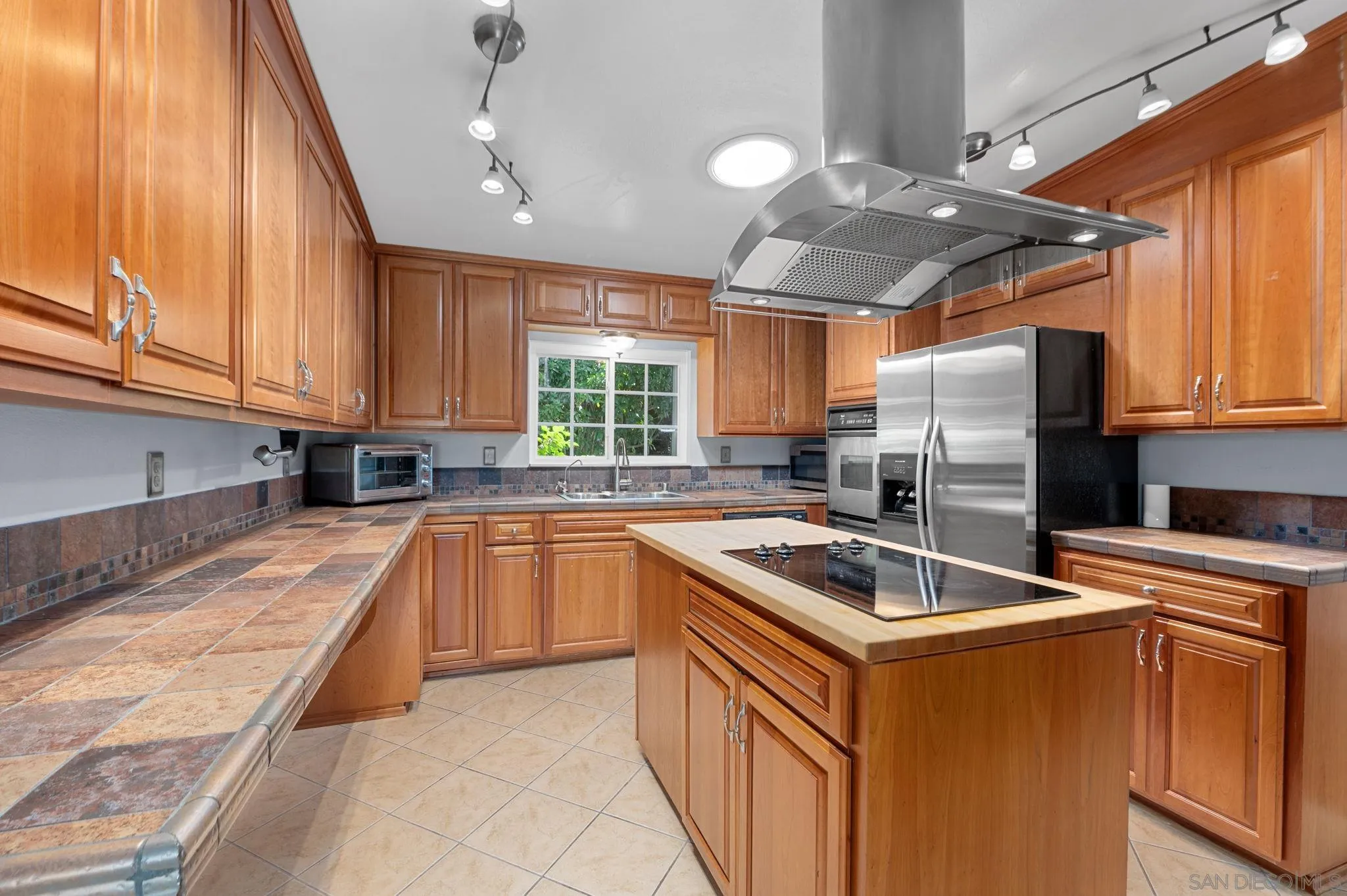 https://cdn.realtyfeed.com/cdn/127/250041337/bbe5255d174fd53d4139f5b6e599d234.webp