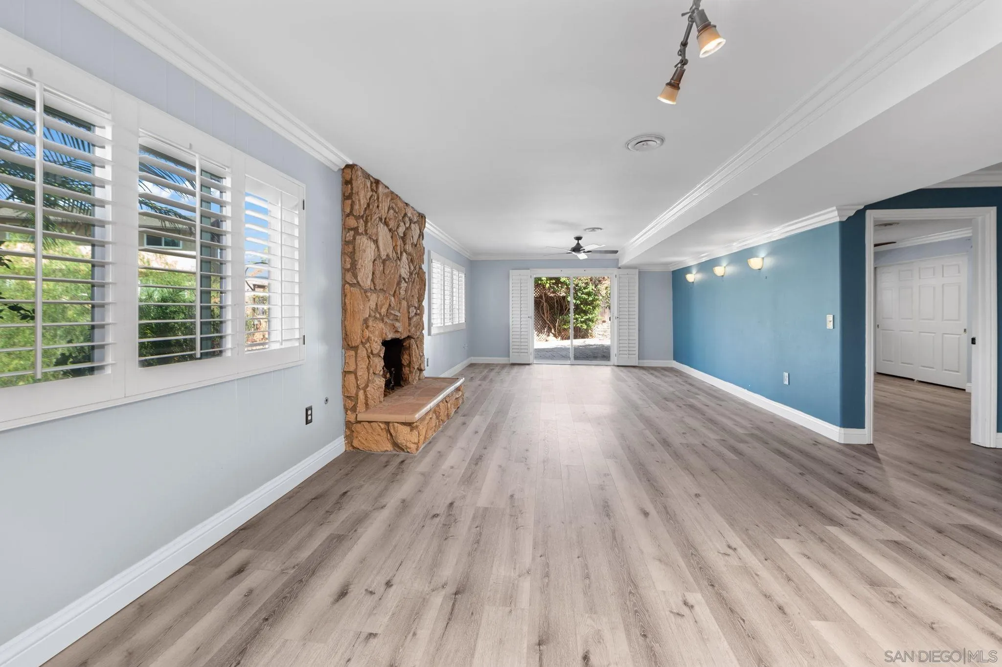 https://cdn.realtyfeed.com/cdn/127/250041337/f13ece2e1f3cee0dcb598171342c06e0.webp