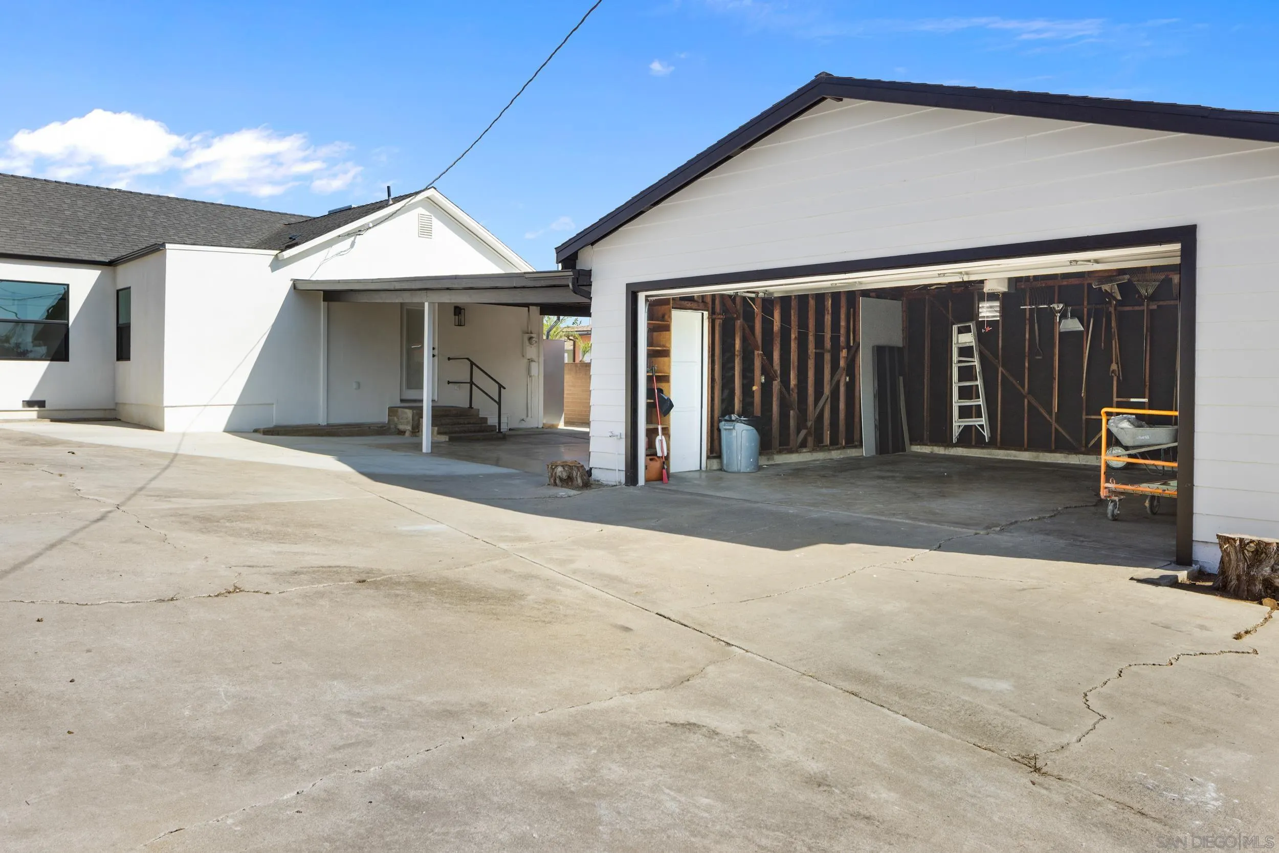 https://cdn.realtyfeed.com/cdn/127/250041341/02cc3bbbedfef9e0c6faf6576e423294.webp
