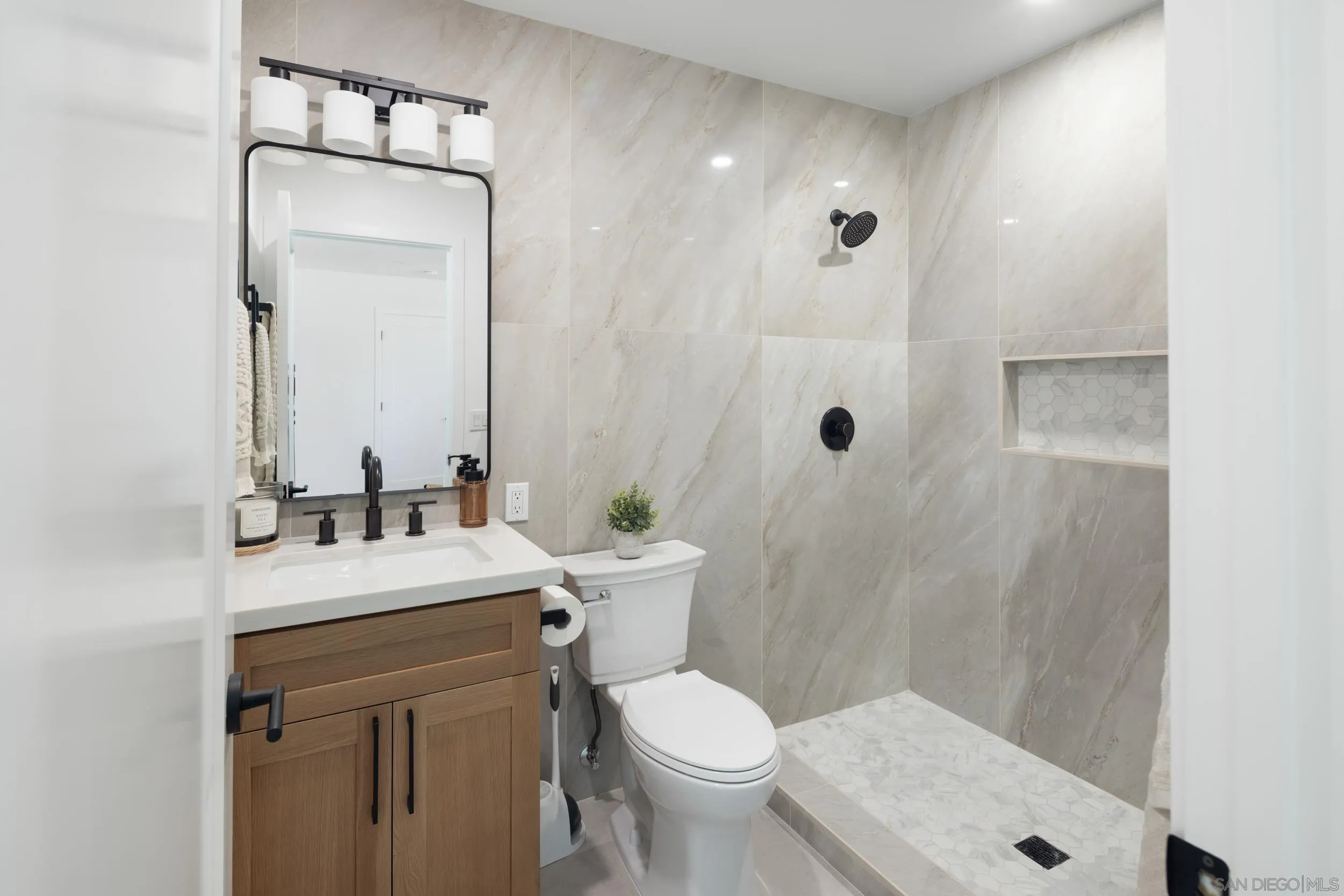 https://cdn.realtyfeed.com/cdn/127/250041341/af810b9e7ae2e40e4fed708eb369dc69.webp
