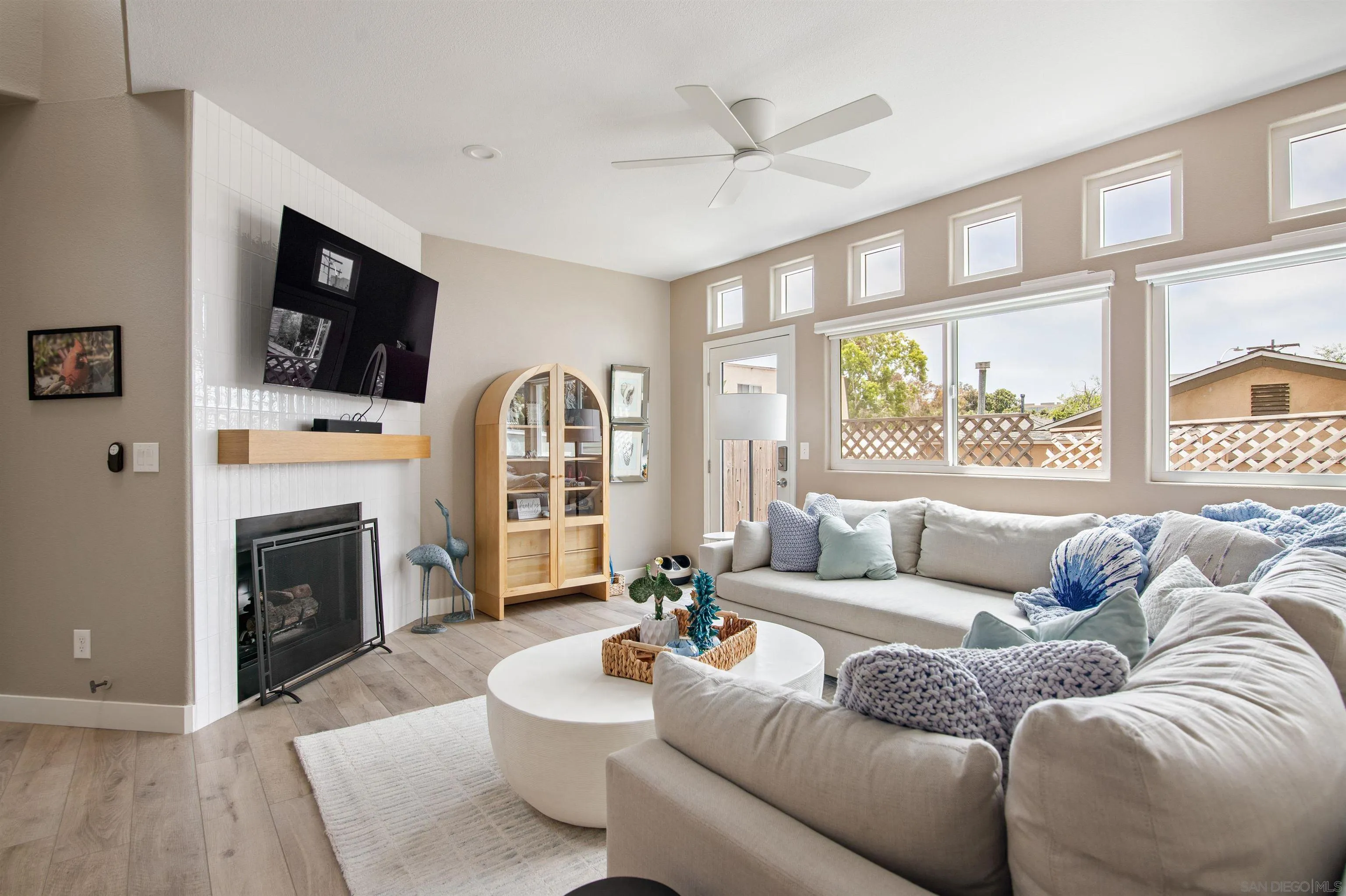 https://cdn.realtyfeed.com/cdn/127/250041343/8ef02f093cfd7ec1be0b78d9aa69f939.webp