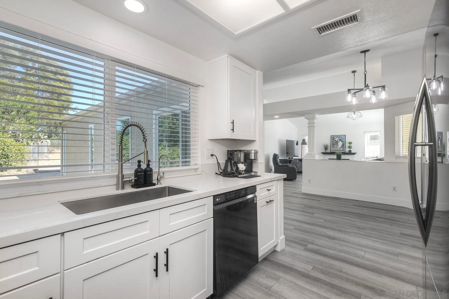 https://cdn.realtyfeed.com/cdn/127/250041345/0bdd4fb436e83765fdc03a321b31b271.webp