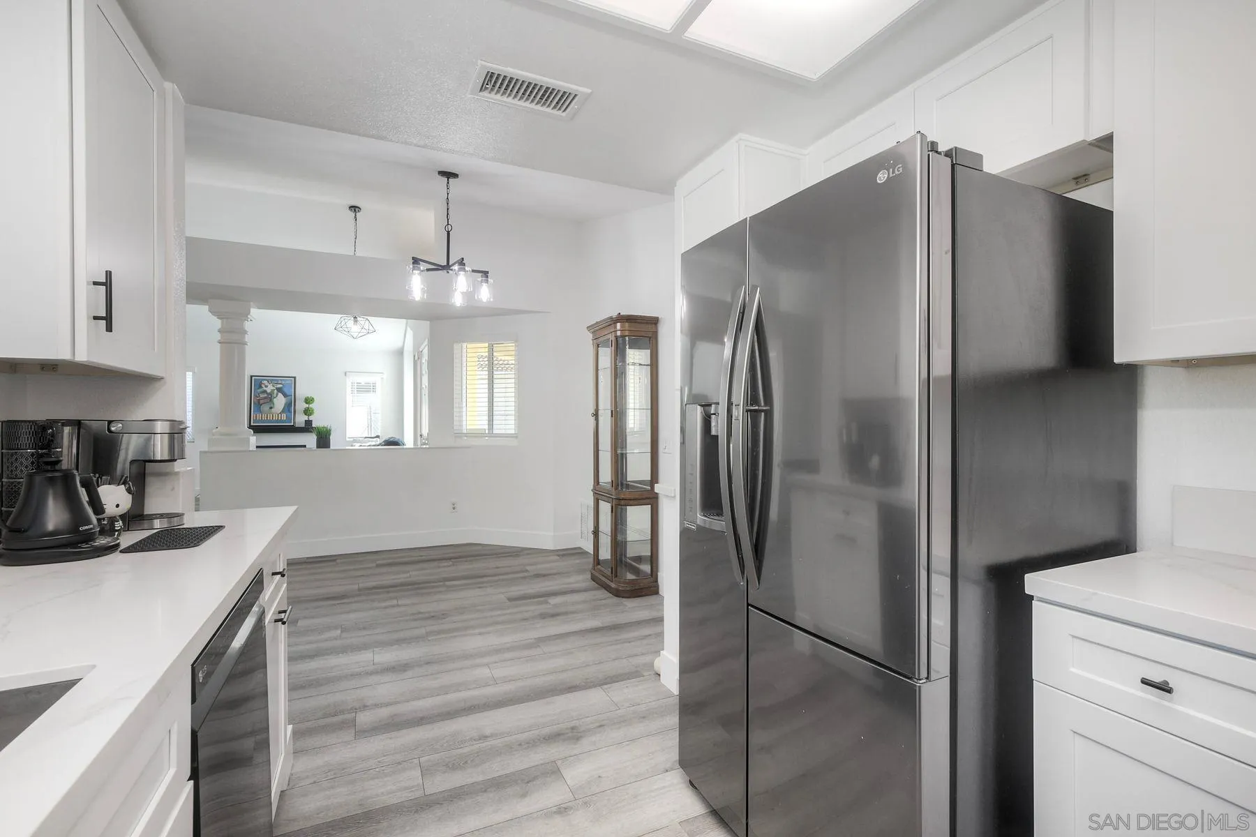 https://cdn.realtyfeed.com/cdn/127/250041345/854fcc5556a9dd48ef20ba7ca4558b87.webp