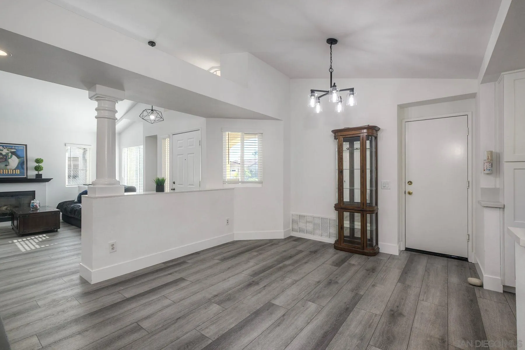 https://cdn.realtyfeed.com/cdn/127/250041345/9192c86ece65b337248acf931ce890c4.webp