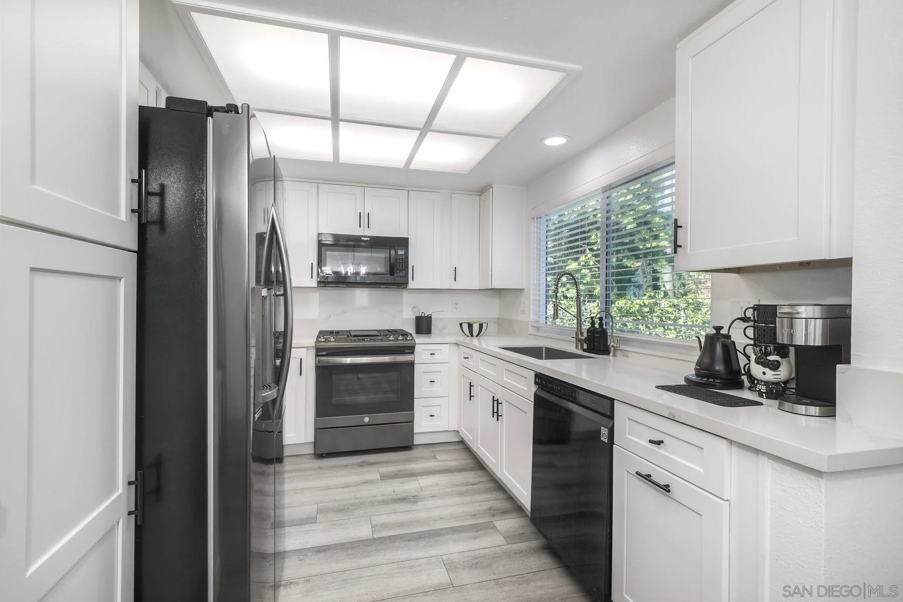 https://cdn.realtyfeed.com/cdn/127/250041345/dca9c9a817a55061dd9a4fa7780ac5a9.webp