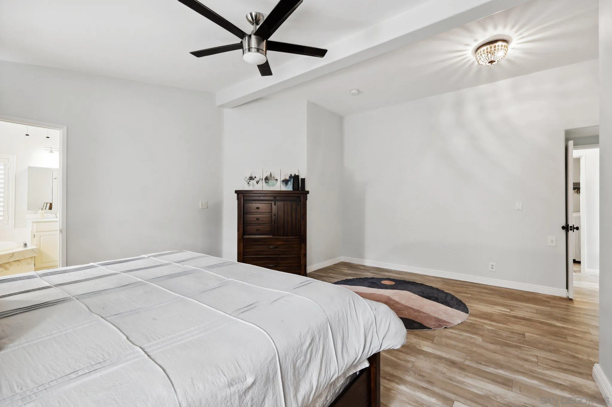 https://cdn.realtyfeed.com/cdn/127/250041350/37466fad7b11a6b8768bd52d87da3ff0.webp