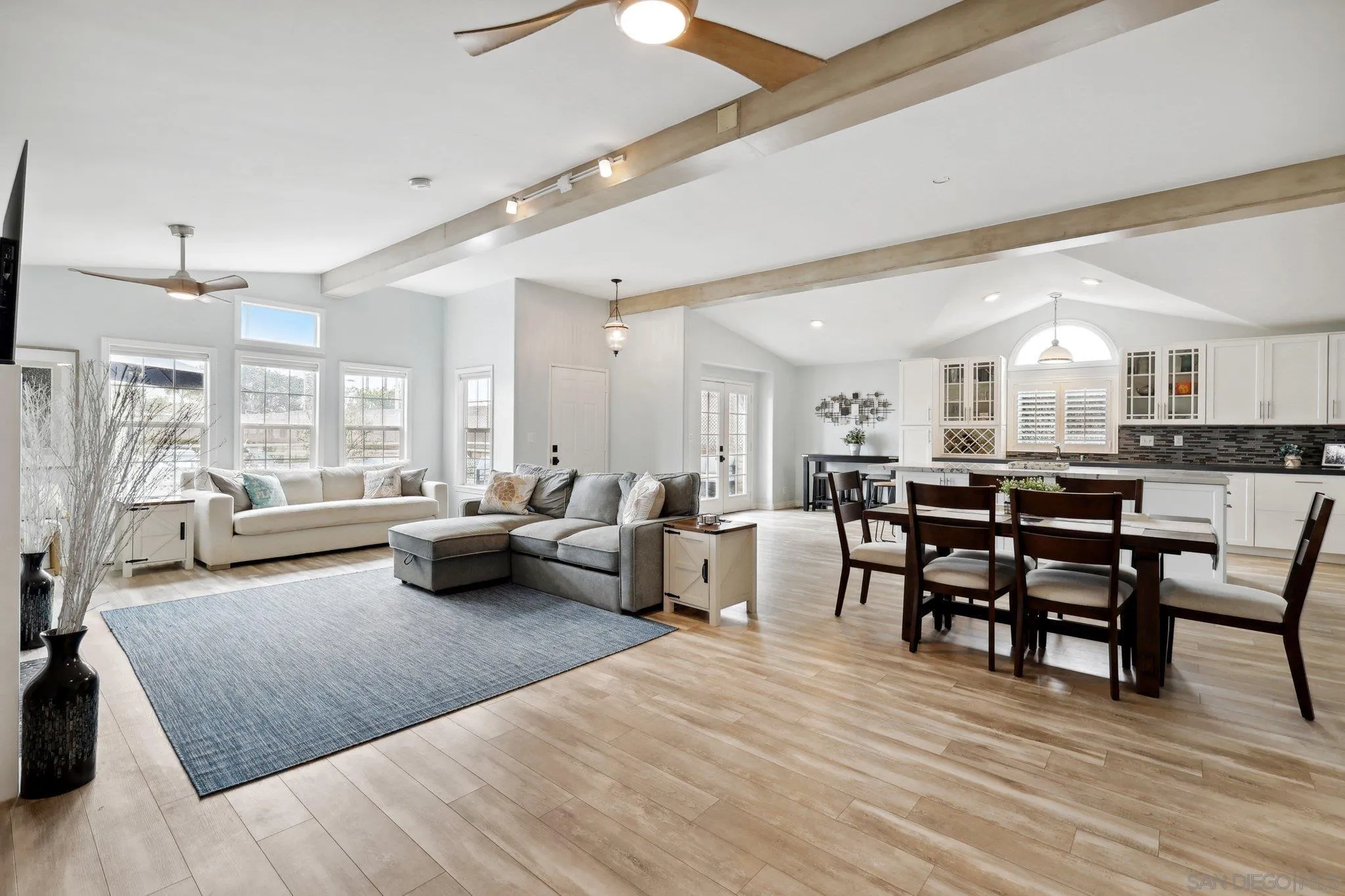 https://cdn.realtyfeed.com/cdn/127/250041350/bb04a2f7e79e240e9c9d8c6533dc60bc.webp