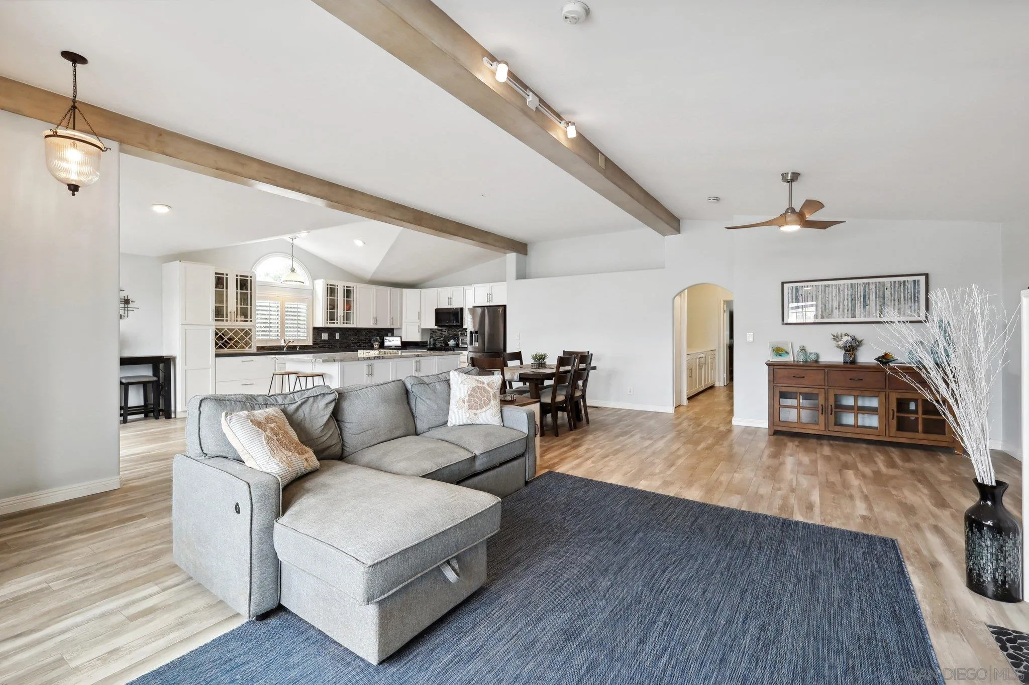 https://cdn.realtyfeed.com/cdn/127/250041350/c7dd1a2e991ce2cfc069fac41b7aa29d.webp
