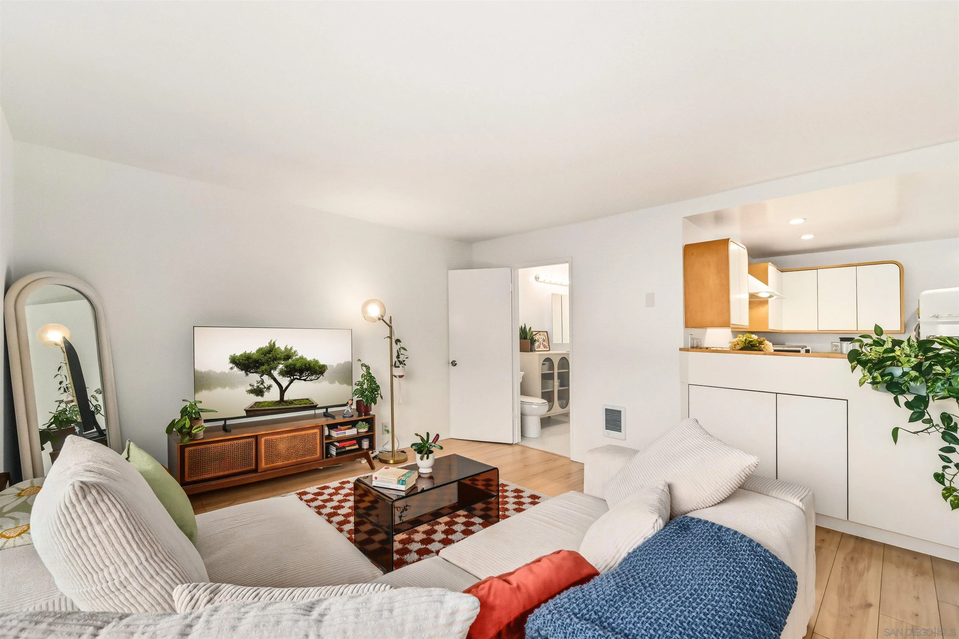 https://cdn.realtyfeed.com/cdn/127/250041352/3fbe782bfc9a72e59a04d148e991d362.webp