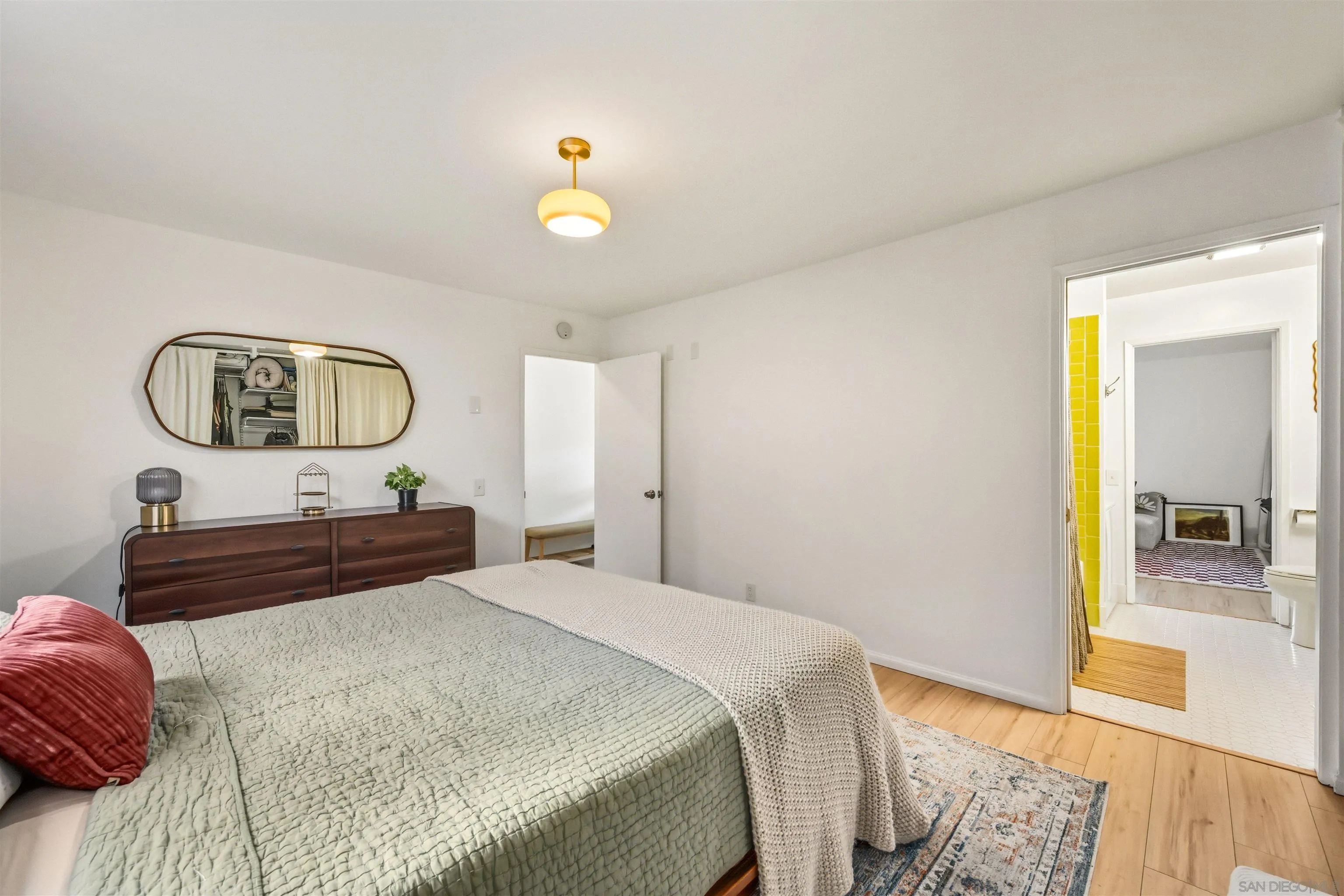 https://cdn.realtyfeed.com/cdn/127/250041352/ef44ed168928e34aaffc5e9dc8efdf40.webp
