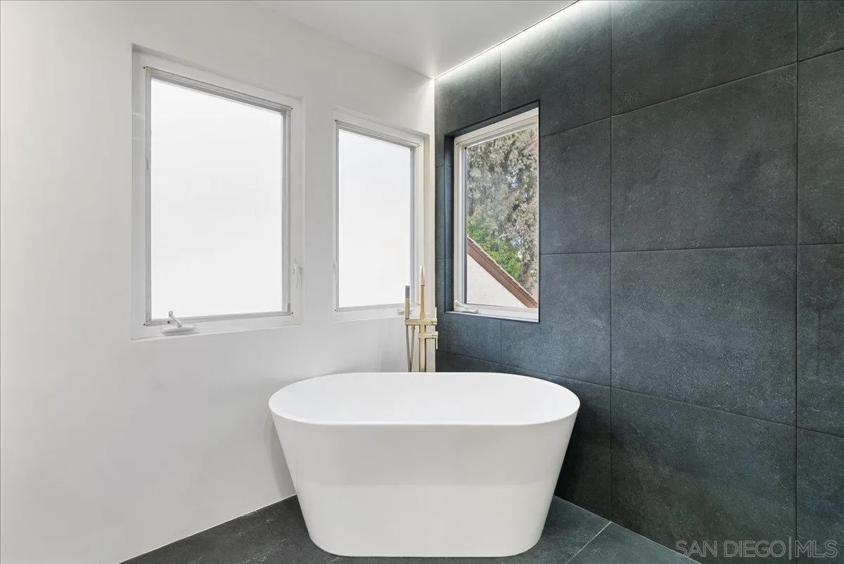 https://cdn.realtyfeed.com/cdn/127/250041353/0c919b02e74f960aa3e233e535a3c1b0.webp
