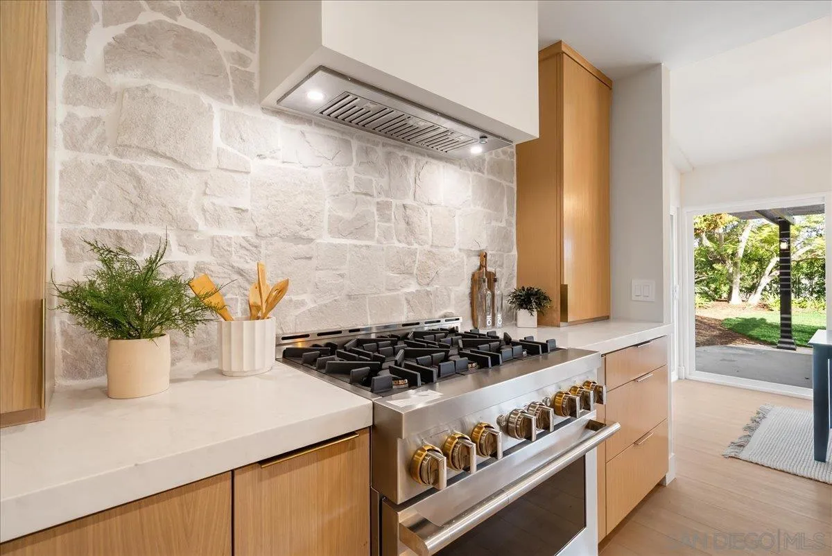 https://cdn.realtyfeed.com/cdn/127/250041353/8393b66d0307802bbff3ec7b111346a0.webp