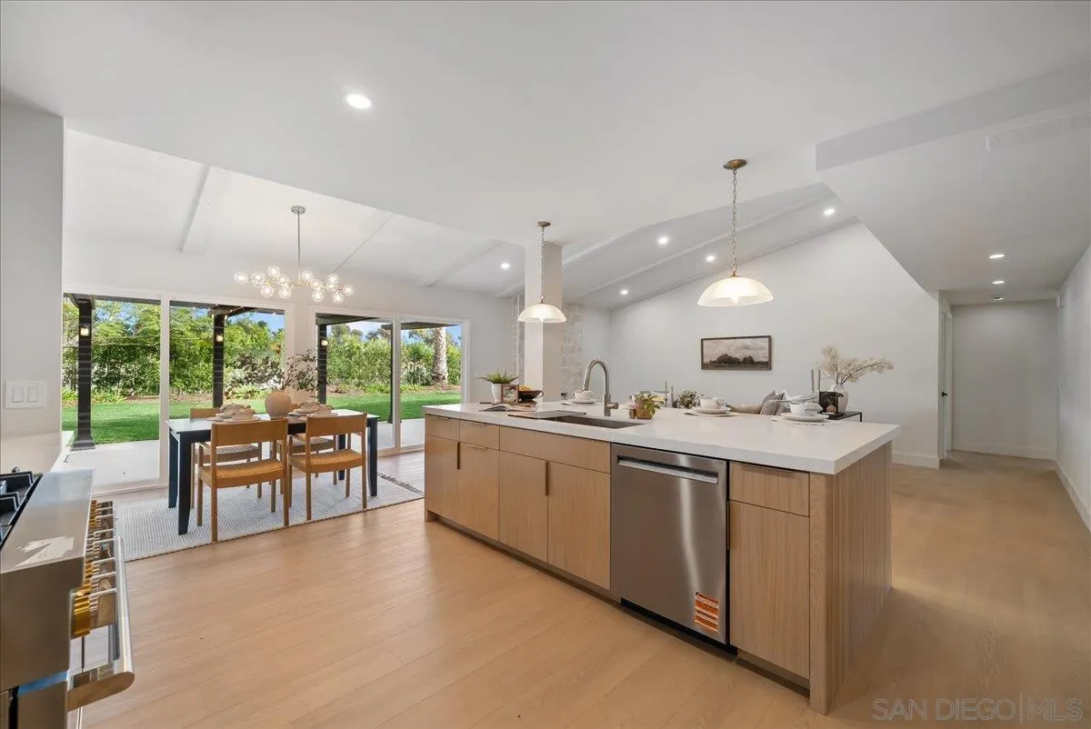 https://cdn.realtyfeed.com/cdn/127/250041353/83c3af7f5e1acde0bfde2dfddbc4feb0.webp