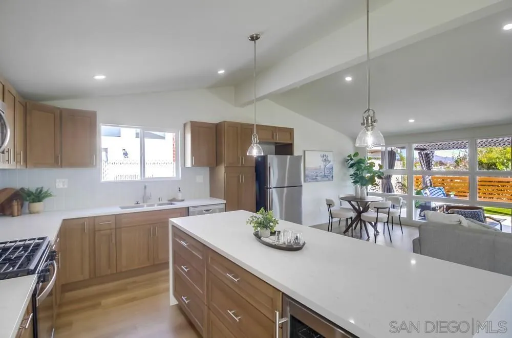 https://cdn.realtyfeed.com/cdn/127/250041355/54fd4cc8a3502637cb234b25221452b0.webp