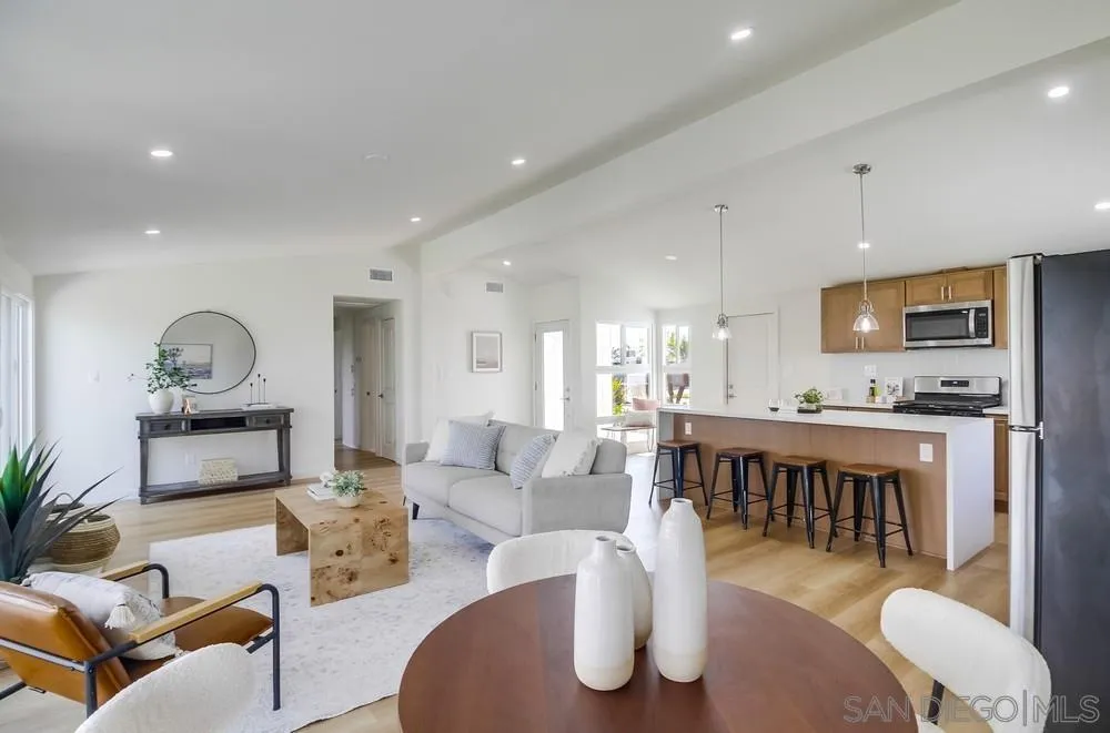 https://cdn.realtyfeed.com/cdn/127/250041355/78f27d895ba1b40e101215294193805d.webp