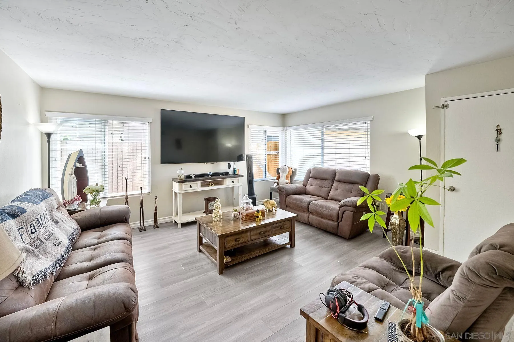 https://cdn.realtyfeed.com/cdn/127/250041358/71f8f8882a2276fbd3026e70355a9a64.webp
