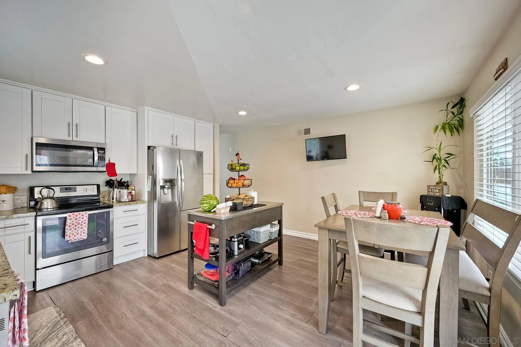 https://cdn.realtyfeed.com/cdn/127/250041358/eef5569a206441ece30f37208fd05e29.webp