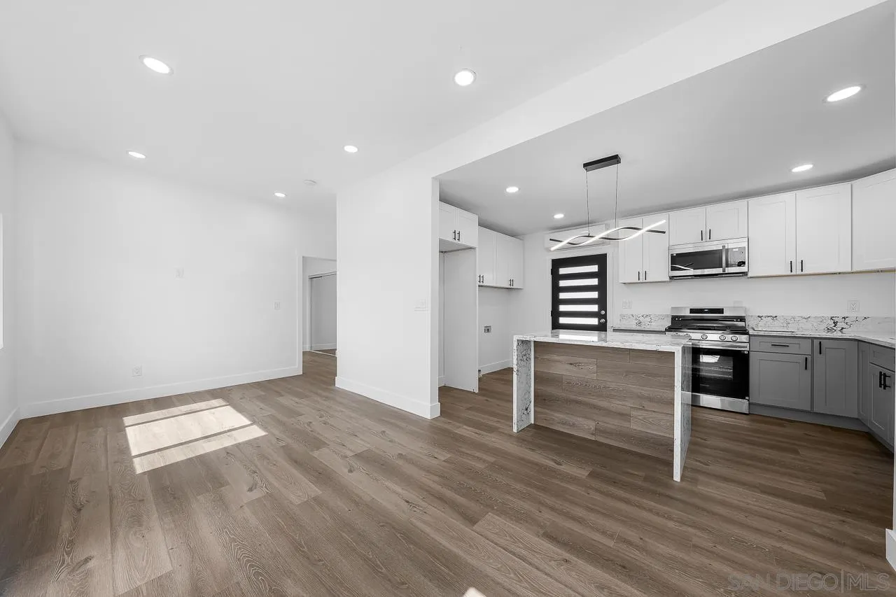 https://cdn.realtyfeed.com/cdn/127/250041359/7ad0c19bda52456f301ce1da59e10d49.webp