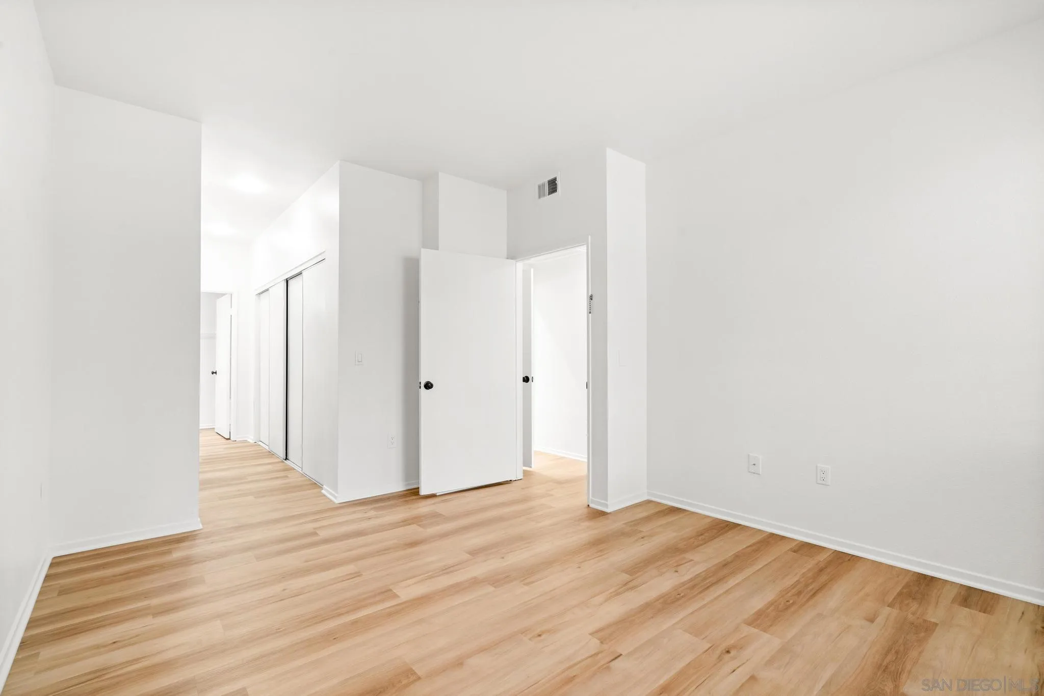 https://cdn.realtyfeed.com/cdn/127/250041363/77e6debf09f541c84b93de6a07a0f335.webp