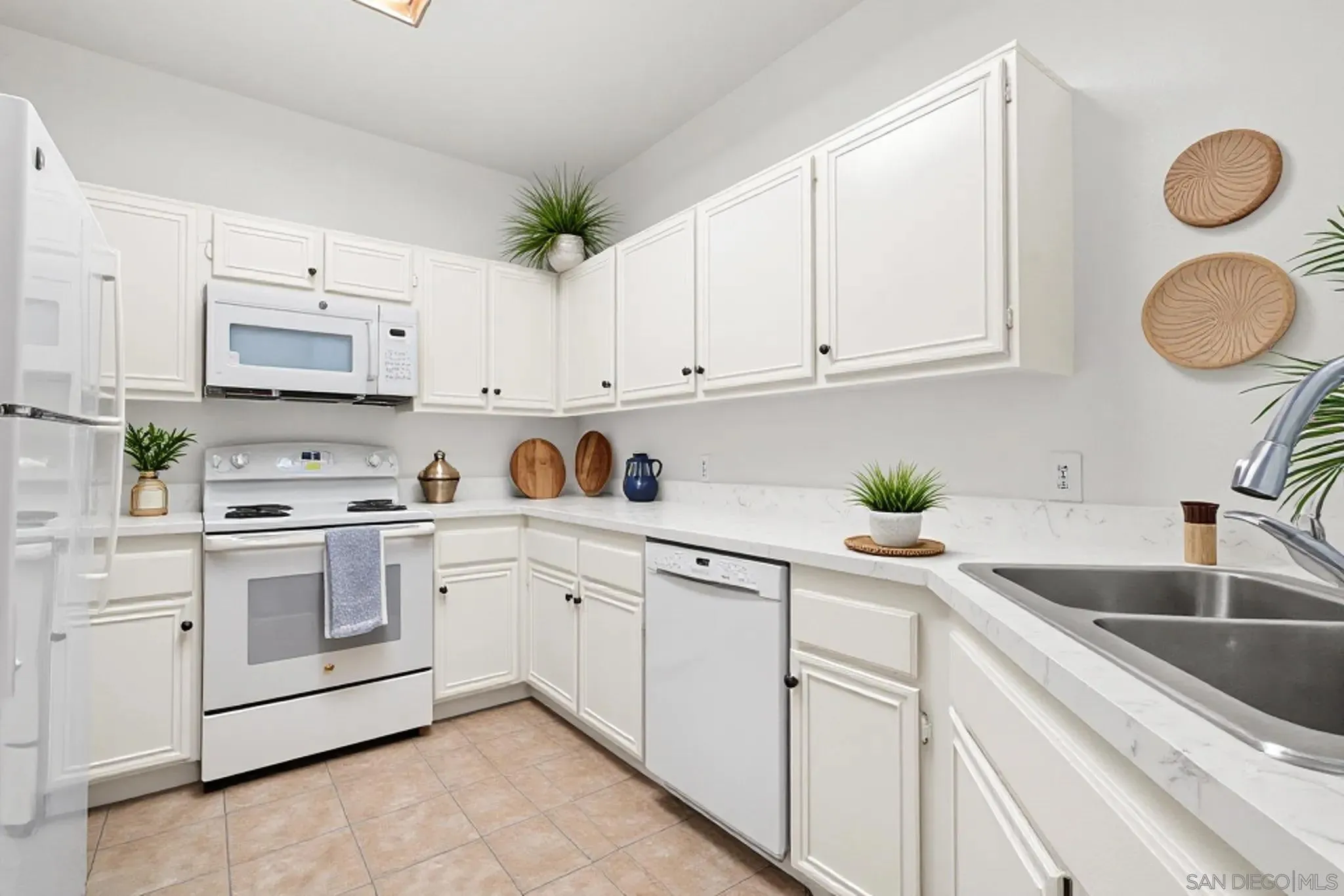 Photo #2: 250041363 Listing 