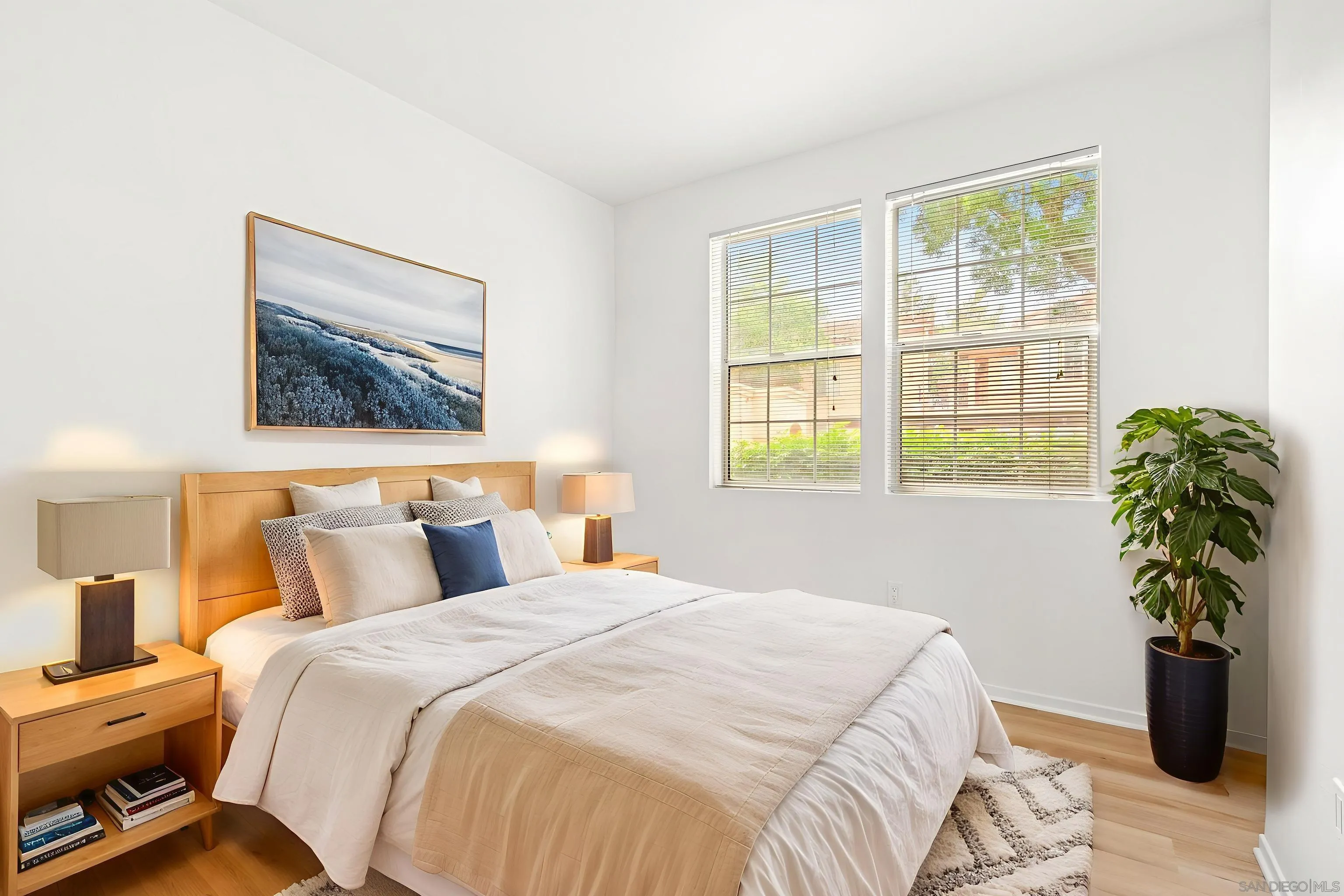 https://cdn.realtyfeed.com/cdn/127/250041363/db7b7f1f525f6a72b753b02159c3013d.webp