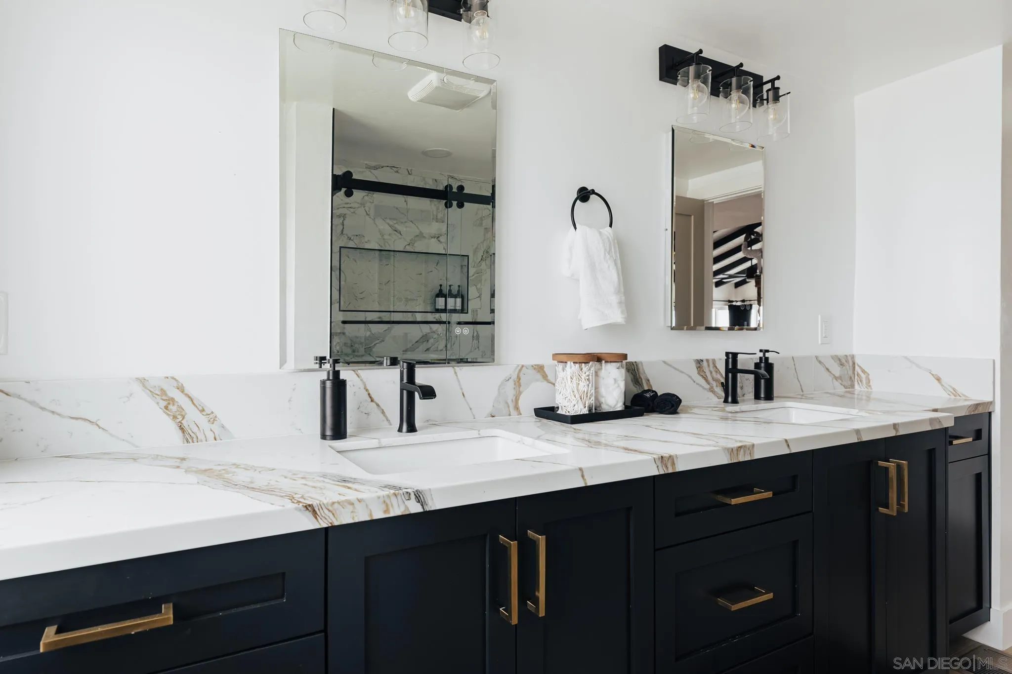 https://cdn.realtyfeed.com/cdn/127/250041366/9e71b6790cc8bfd9a0d630a4b2a31656.webp