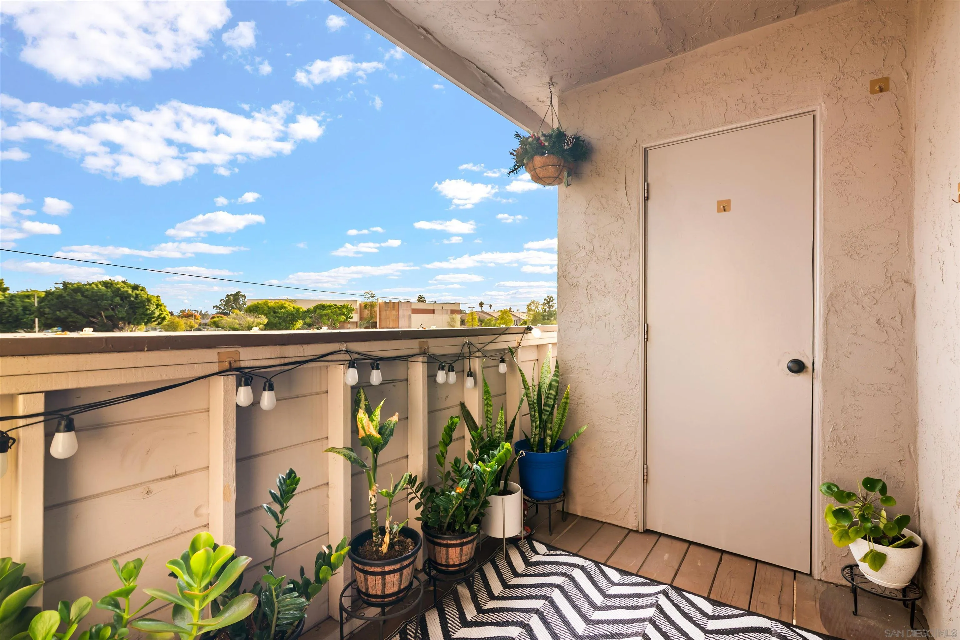 https://cdn.realtyfeed.com/cdn/127/250041367/00eb2c5503fd4de9f9a0028682fc7a1c.webp
