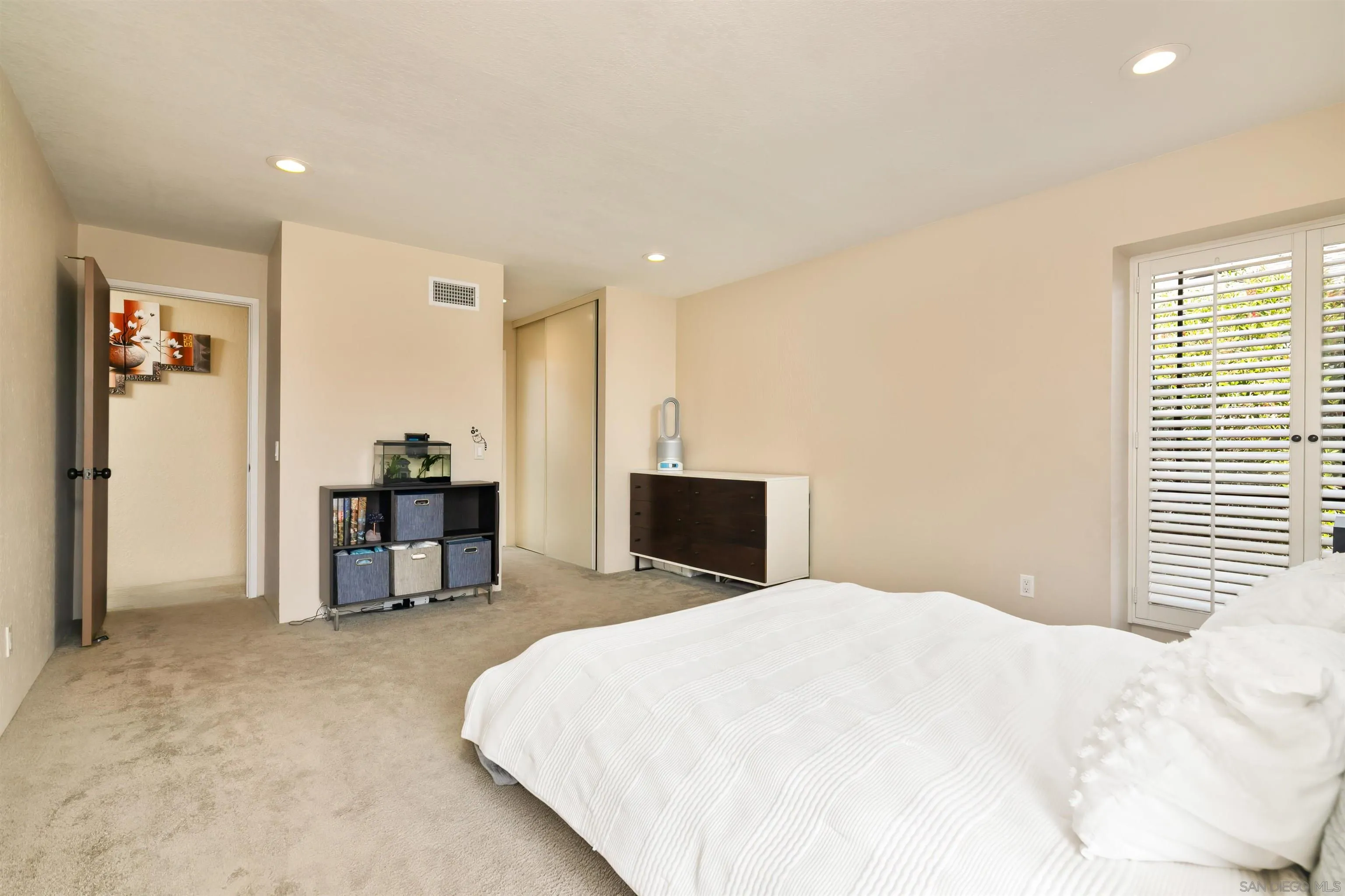 https://cdn.realtyfeed.com/cdn/127/250041367/97e6c4387c6aaa674199d6f73607551e.webp