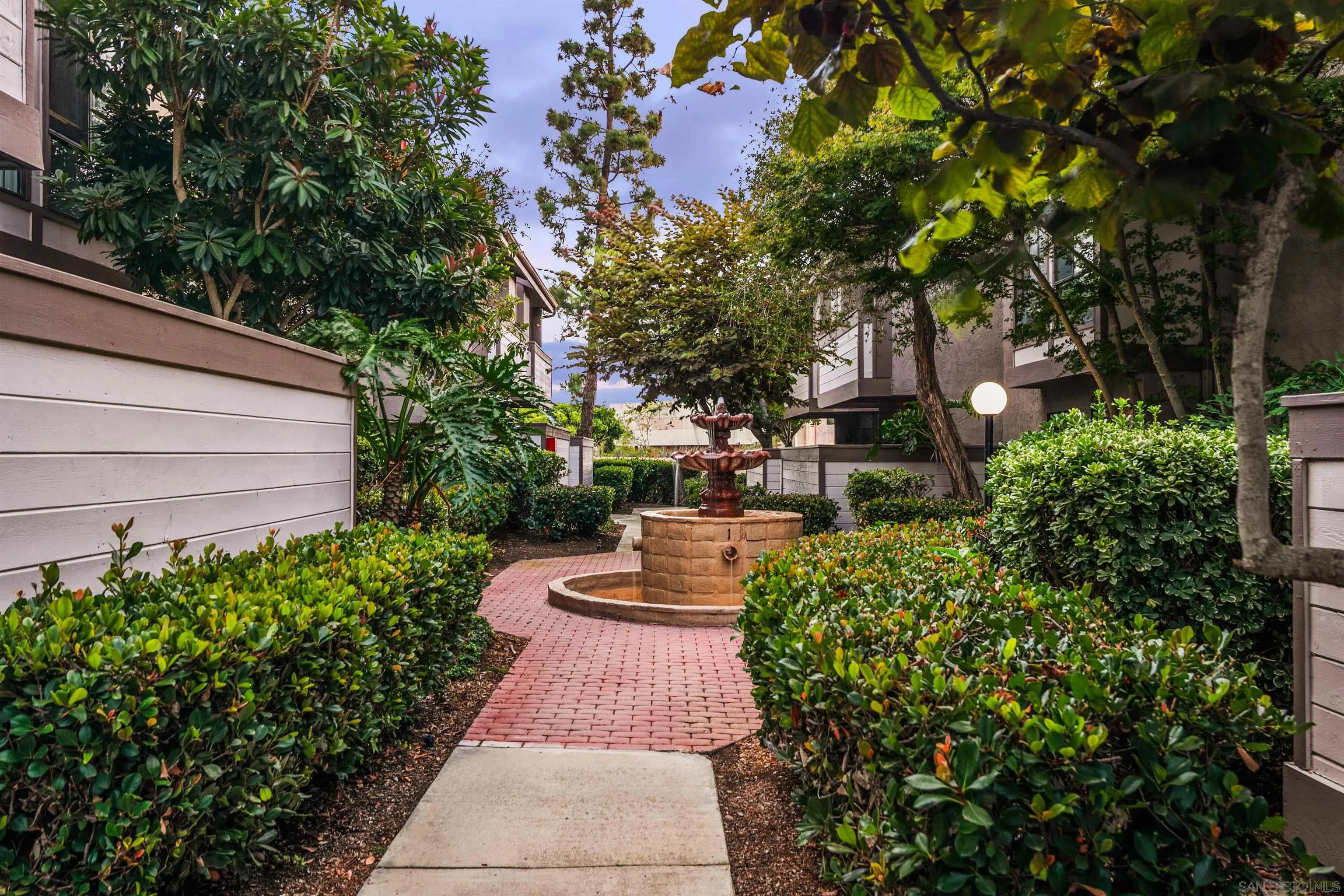 https://cdn.realtyfeed.com/cdn/127/250041367/a15943900106c4ef0494e54d37076ec6.webp