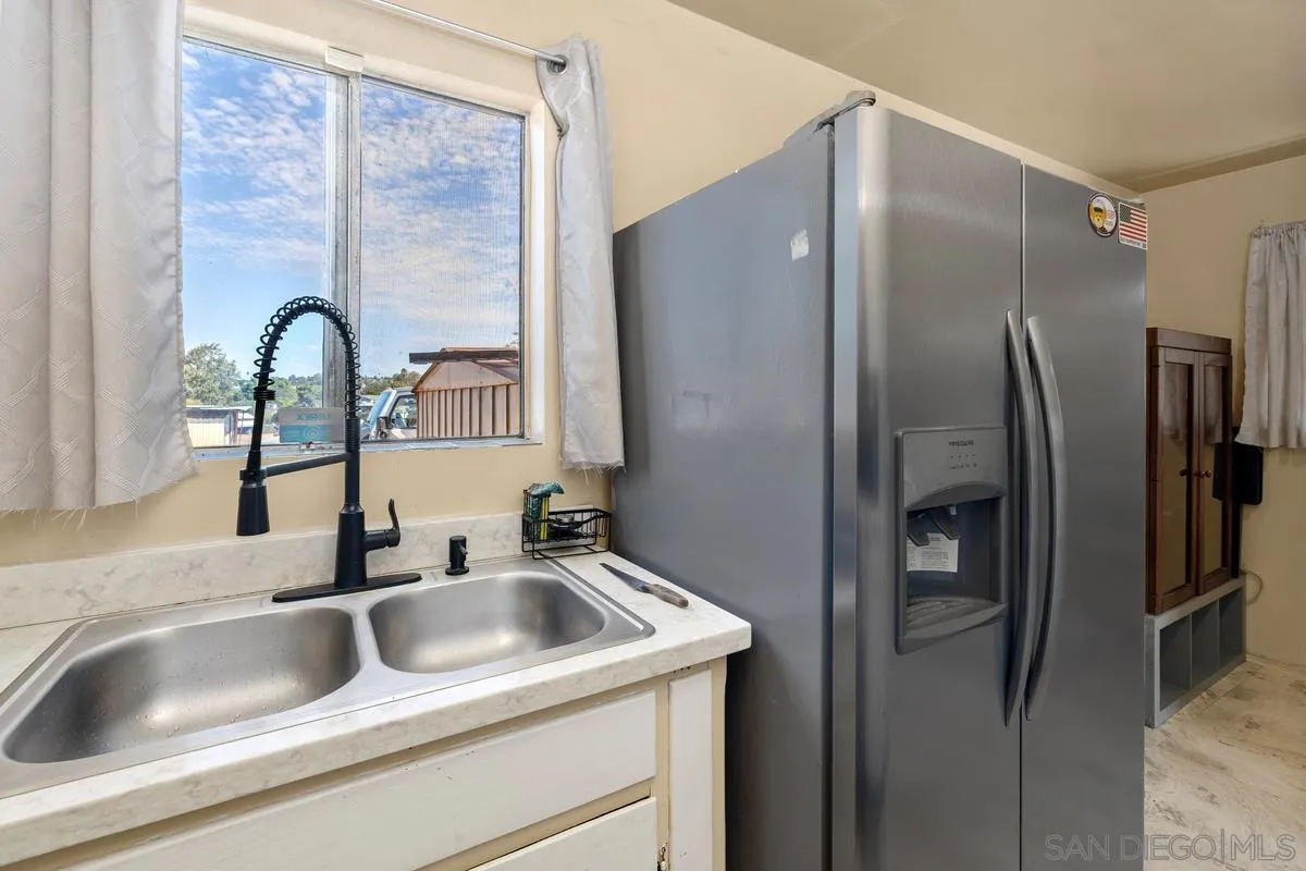 https://cdn.realtyfeed.com/cdn/127/250041369/152a041050ec9c0d3a5fe2dc6b5c0ce8.webp