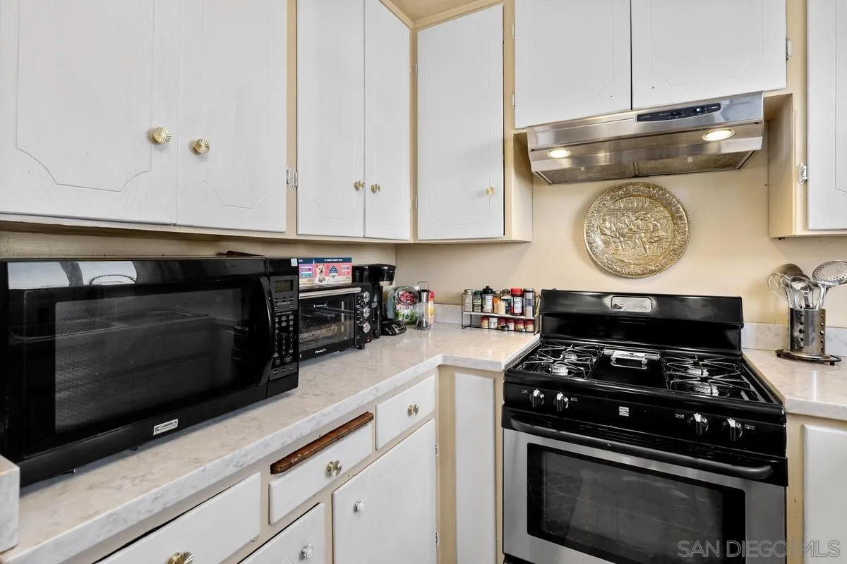 https://cdn.realtyfeed.com/cdn/127/250041369/800da32e4c4f854f02f74e6250faab10.webp