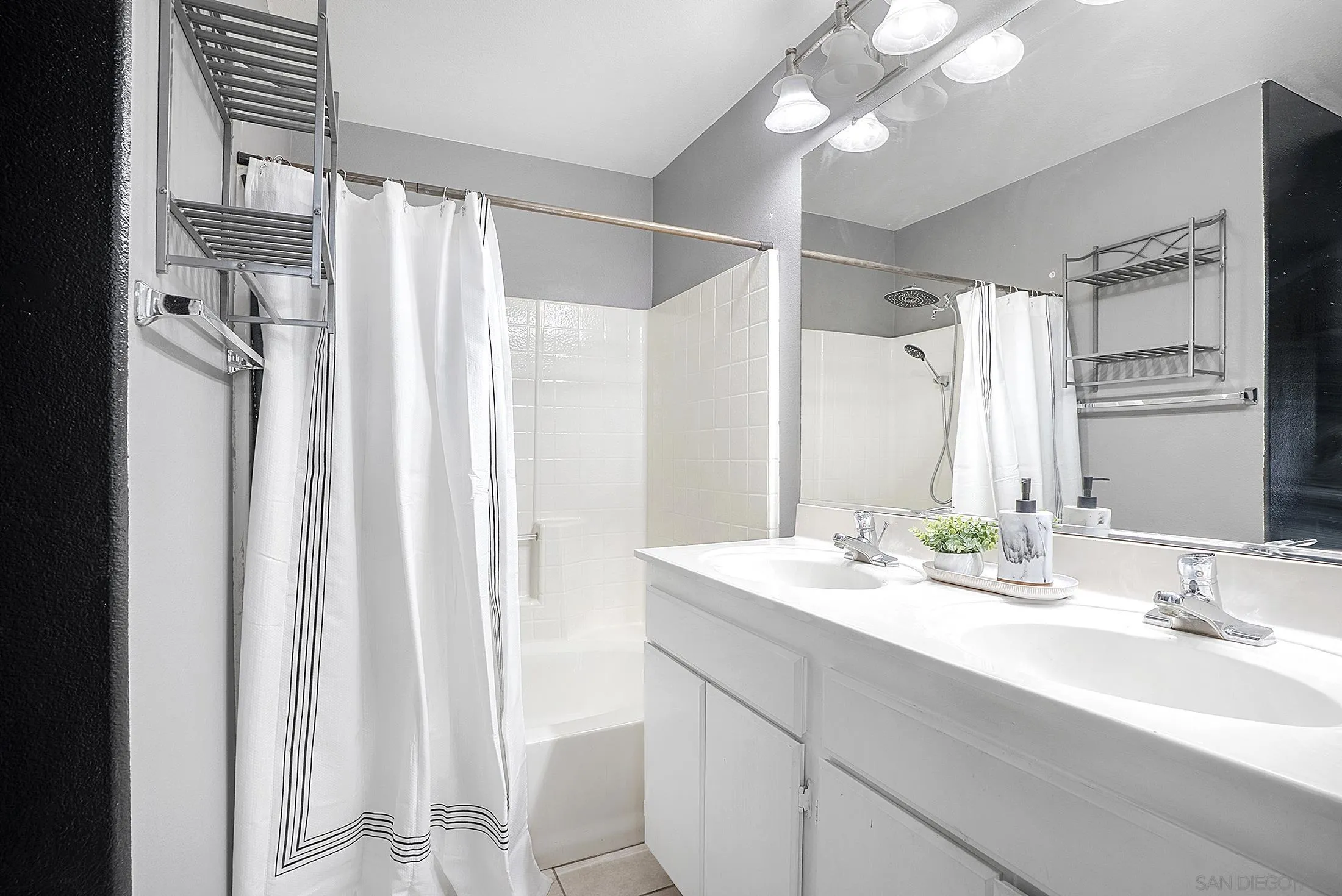 https://cdn.realtyfeed.com/cdn/127/250041371/4efe92decb4867e86e4f8d82b37a286d.webp