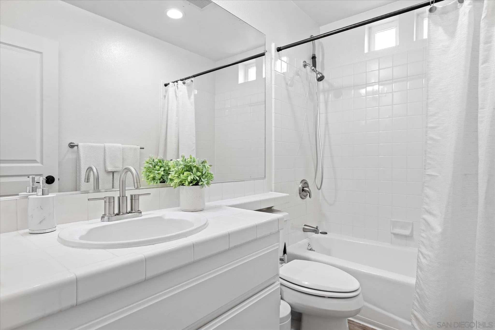 https://cdn.realtyfeed.com/cdn/127/250041374/0984d52c77ebf2a1e636ed82d83973f6.webp