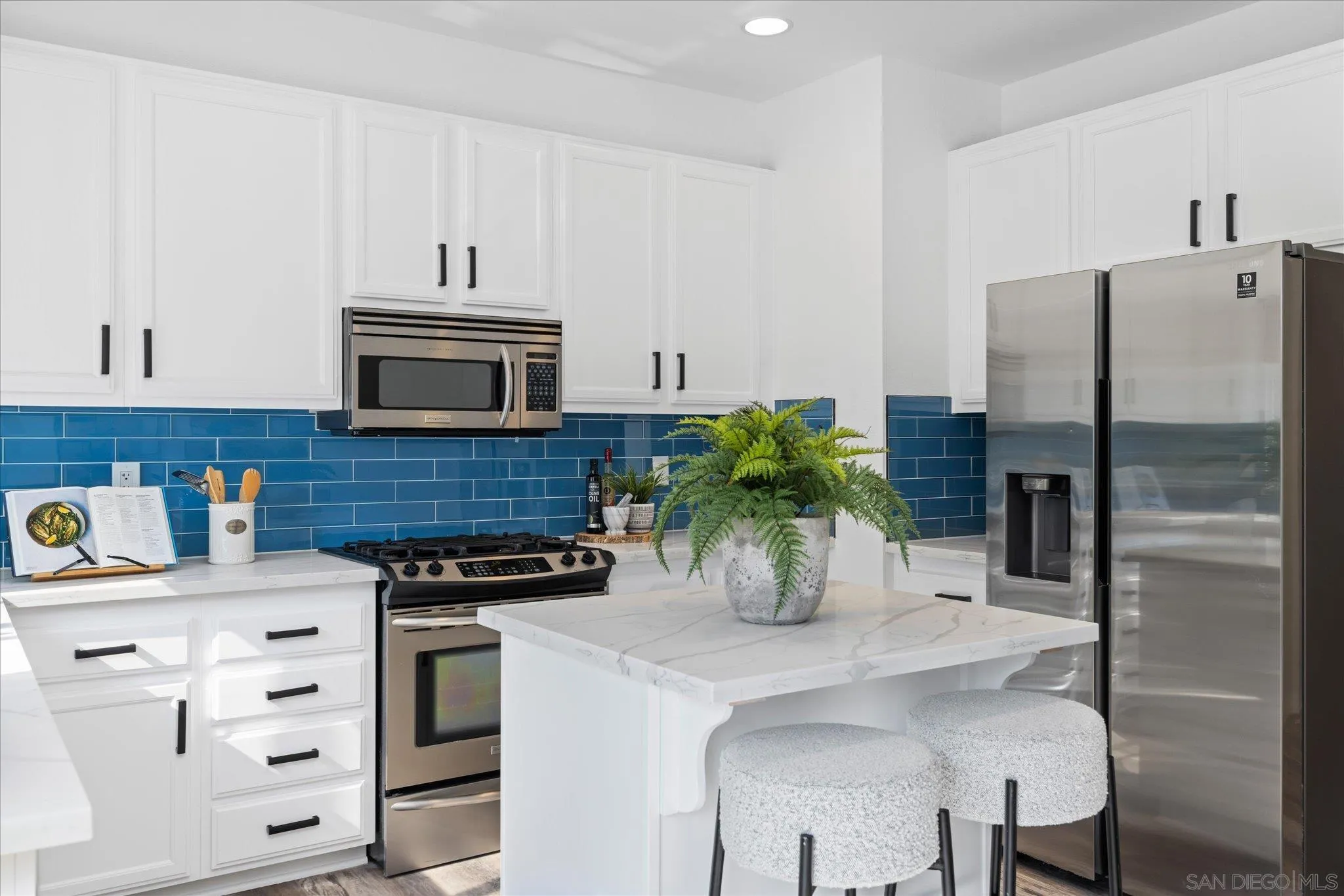 https://cdn.realtyfeed.com/cdn/127/250041374/c9c035cec8cad9253f36939a5d1471b7.webp