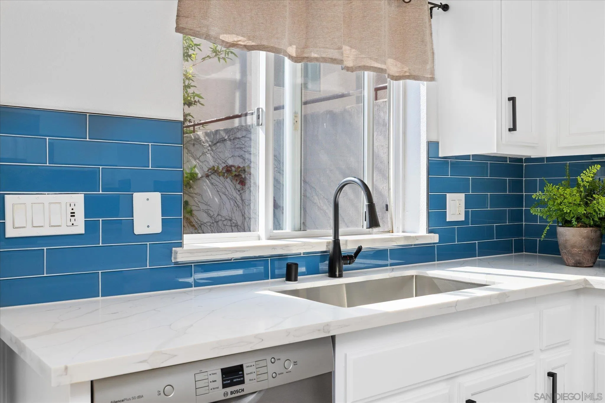 https://cdn.realtyfeed.com/cdn/127/250041374/f9c522acb06be22b6c5be39dafe36a2a.webp