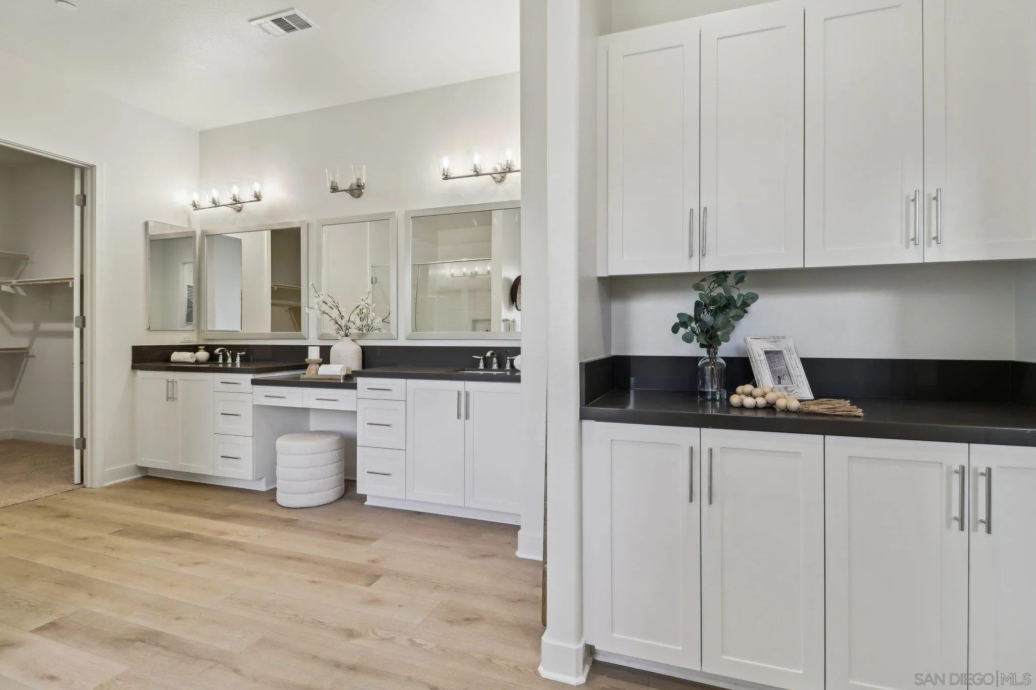 https://cdn.realtyfeed.com/cdn/127/250041377/ea668efb9efd6f824e6c3028e5ca52fc.webp